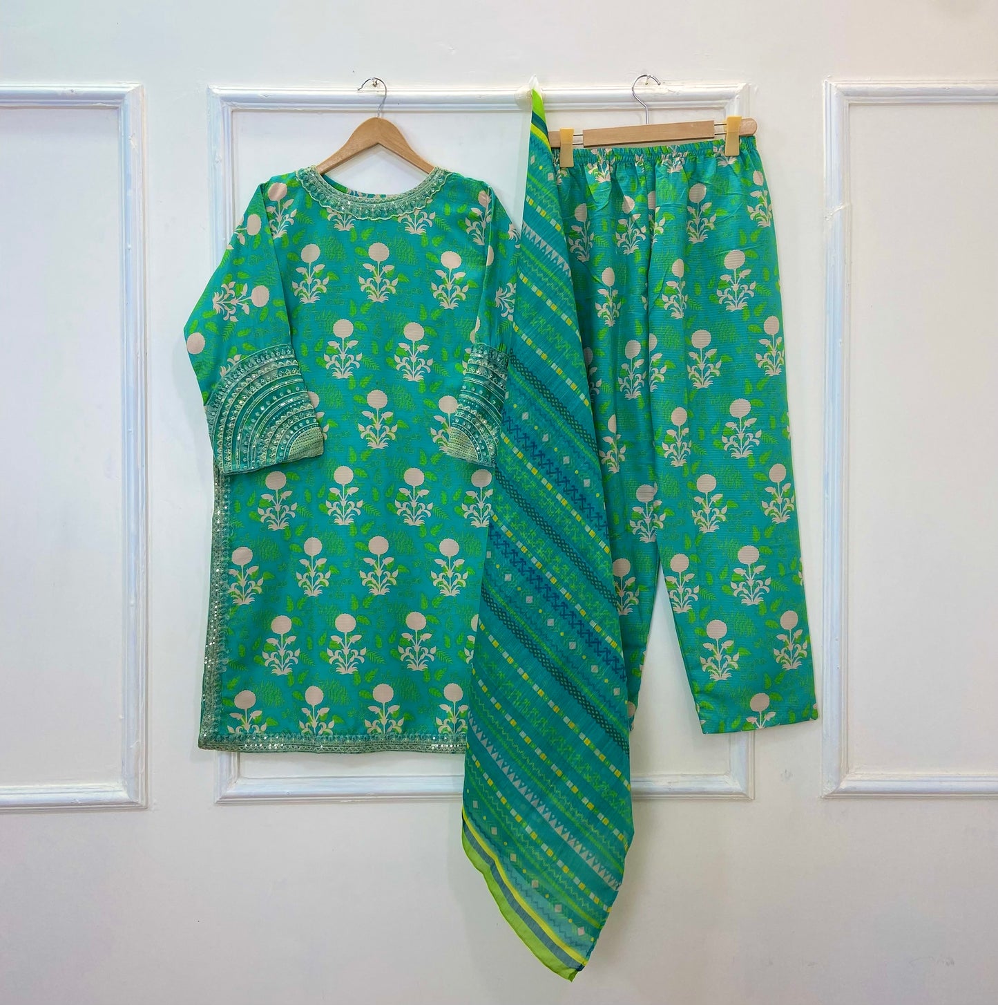 Emerald Embroidered 3PC (Bana Dora Silk) D-370