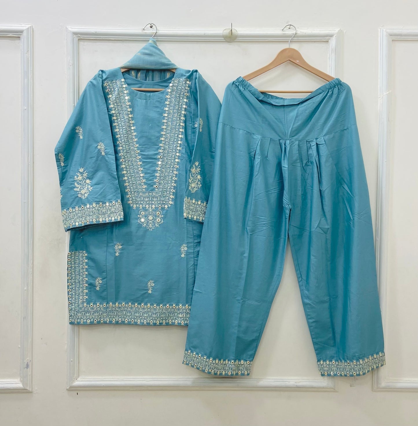 Patakha Farshi | 3PC Lawn Cotton D-583