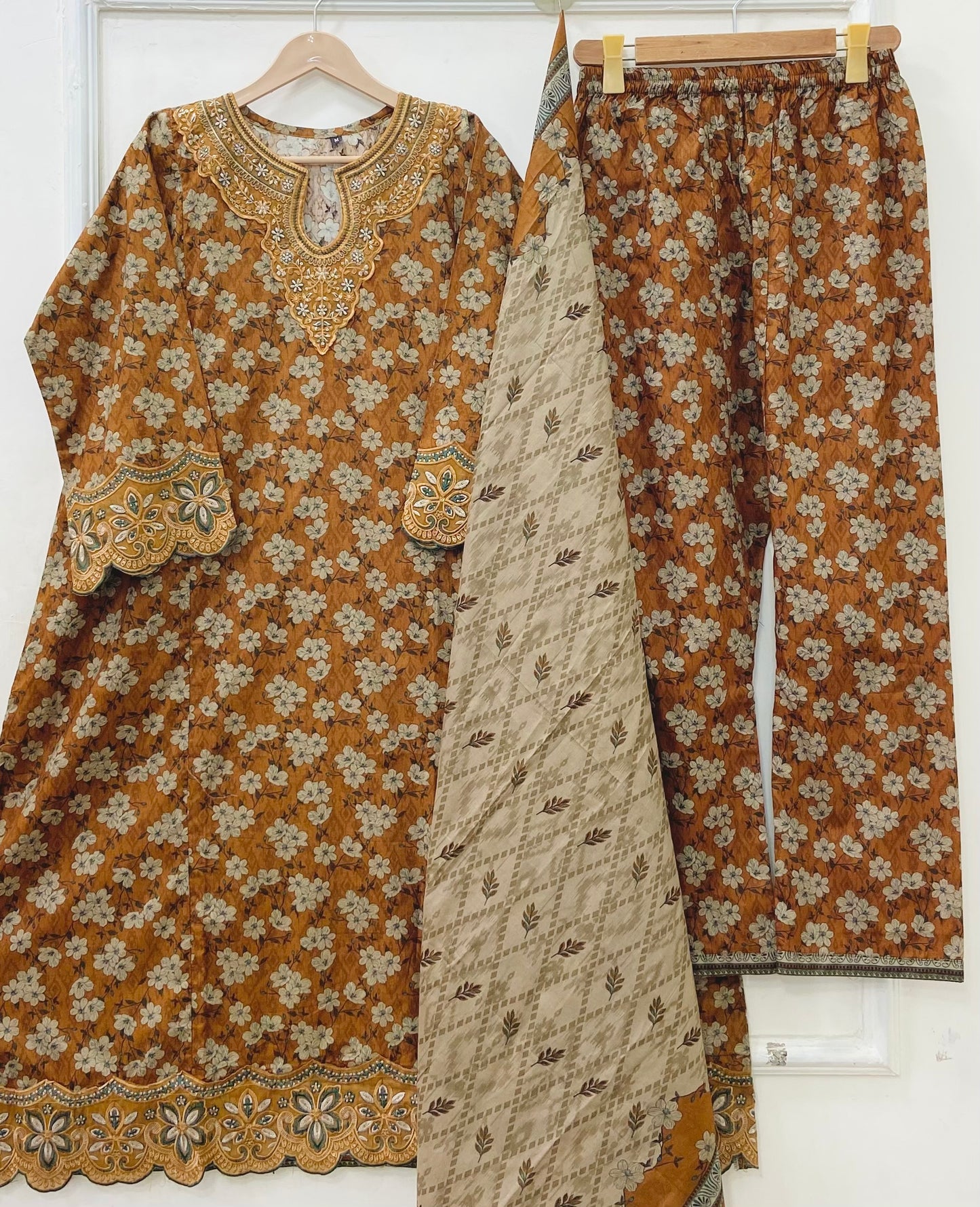Article no: D-714| Premium Lawn 3piece