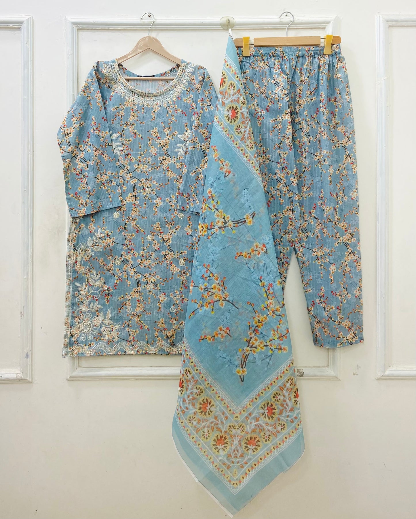 Article no: D-673 Bana Dora Lawn