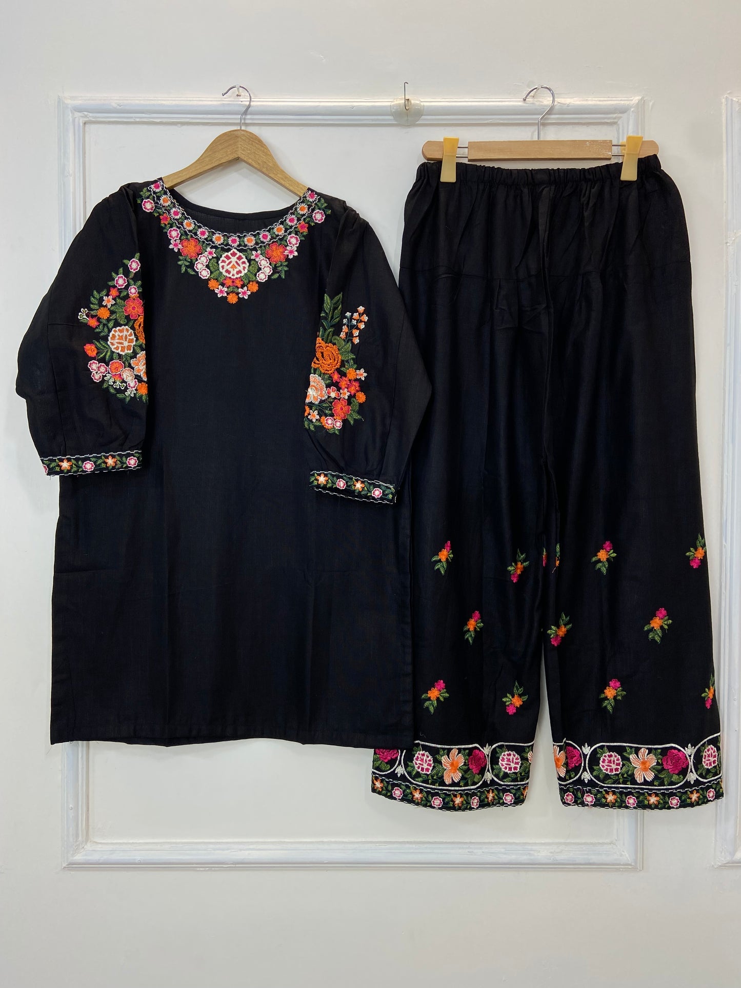 Embroidered Farshi Beauty 2PC (Khaddar) D-176
