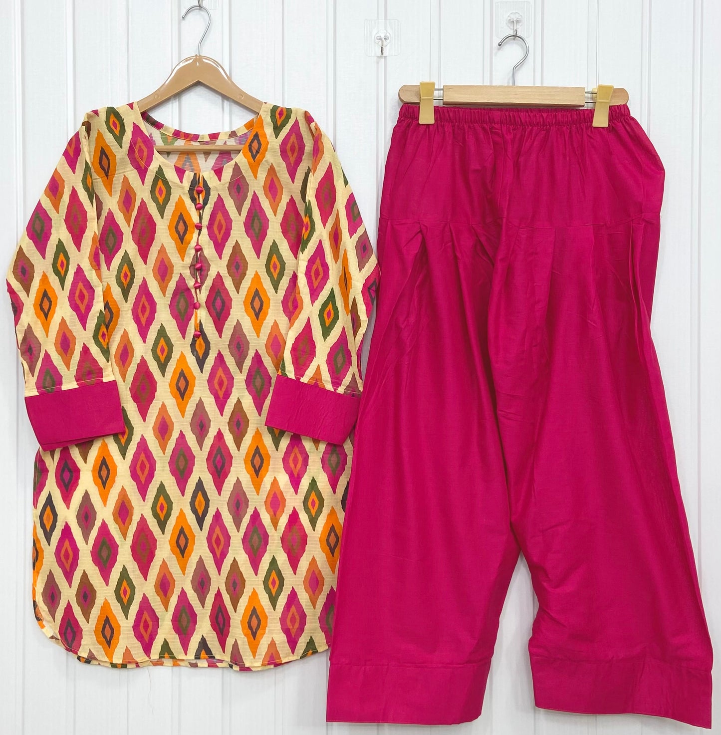 Article no: D-817 Bana Dora Lawn