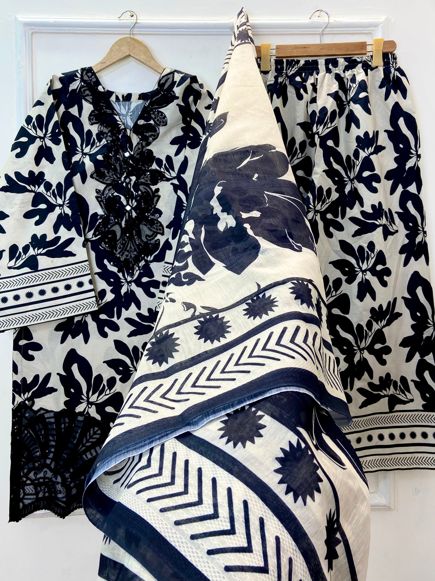 Embroidered Swan 3PC (Khaddar) D-265