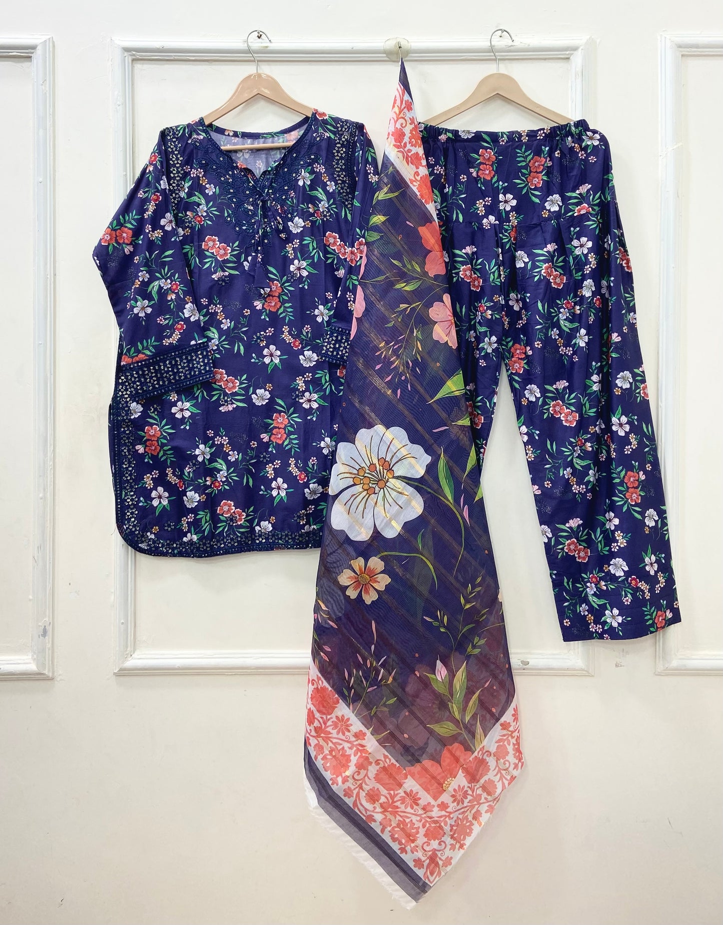 Summer Splash | Farshi Lawn D-641