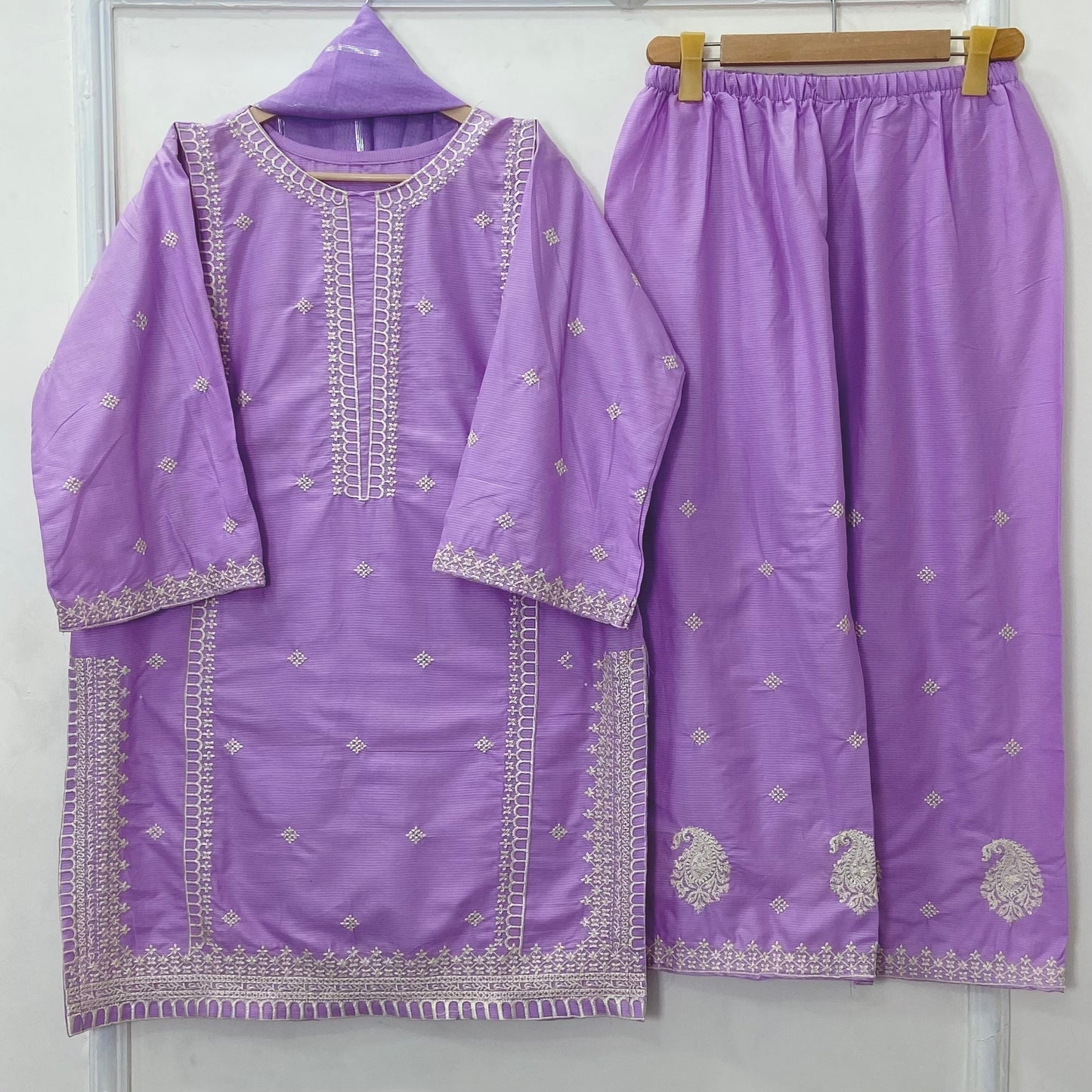 Paired Embroidered 3PC (Premium Cotton) D-402