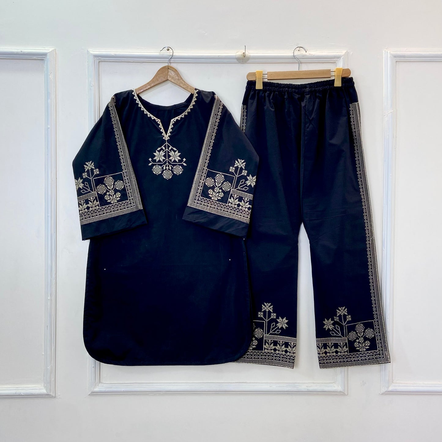 Cross-Stitch Embroidered 2PC (Cotton) (Hit Code) D-329
