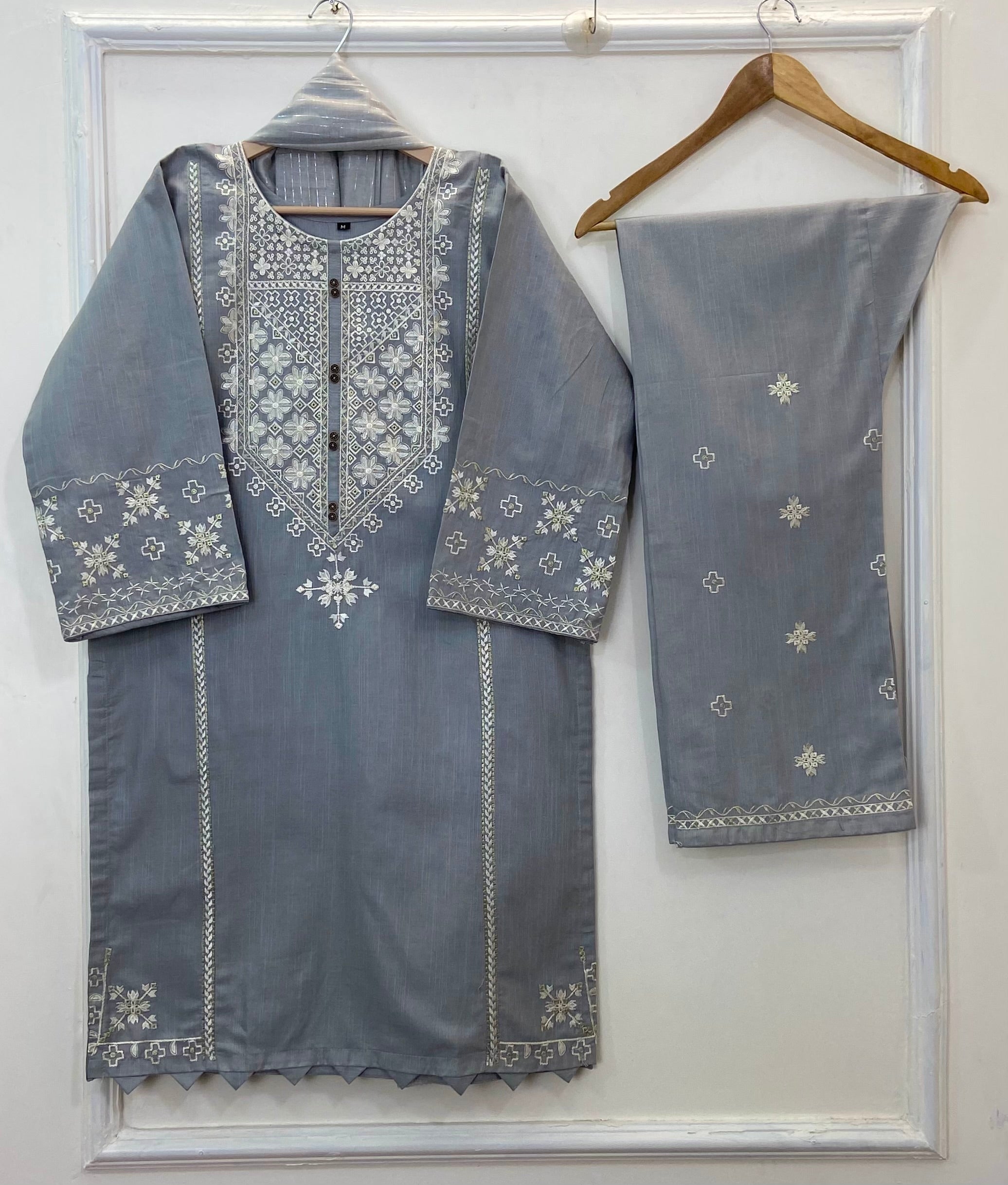 WarmAura Embroidered Winter Edit: 3PC (Khaddar) D-249