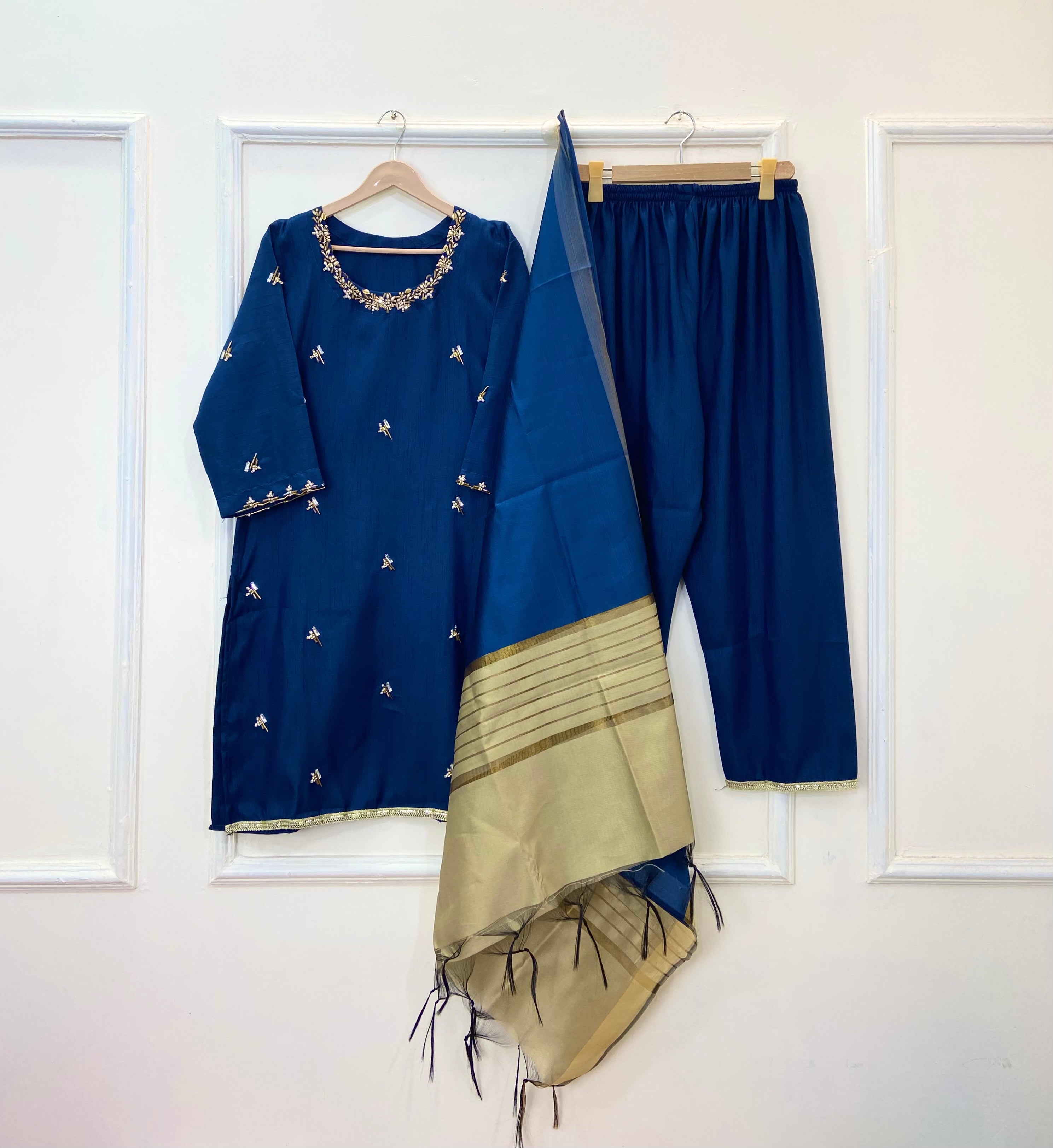 Royale Handcrafted Series: 3PC (Raw Silk) D-250