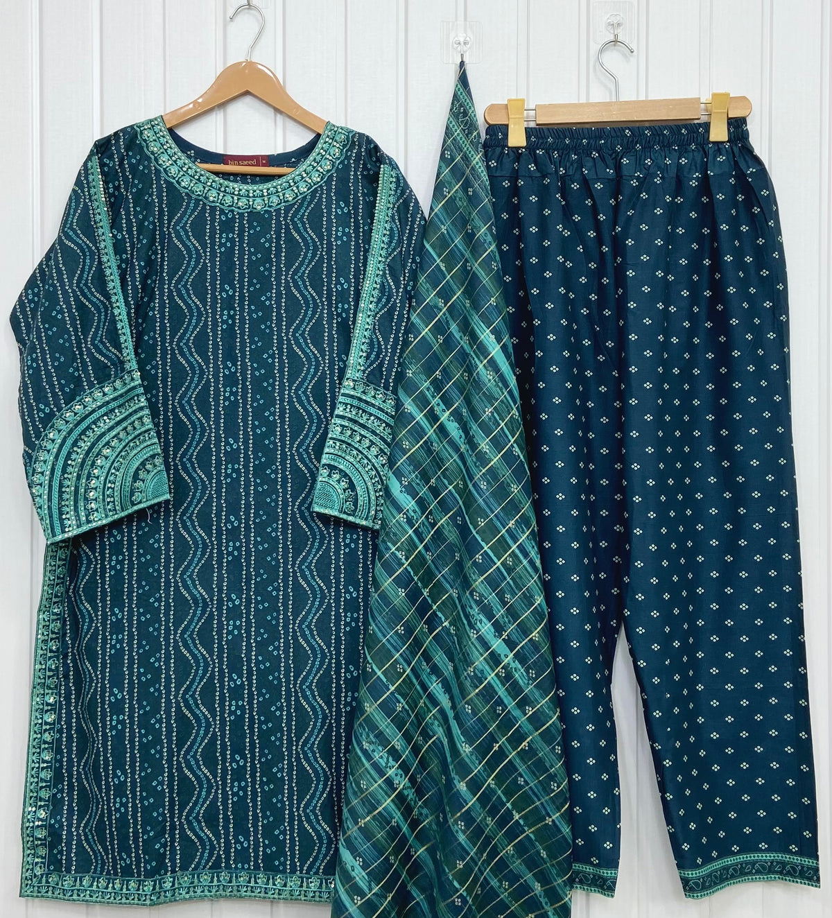 Sequins Touch | Premium Lawn D-774