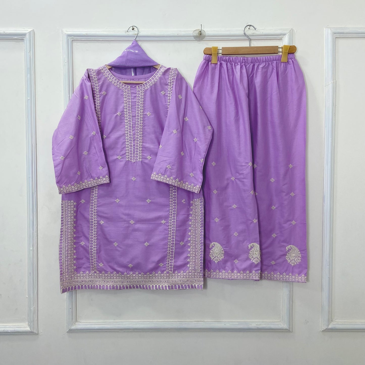 Paired Embroidered 3PC (Premium Cotton) D-402