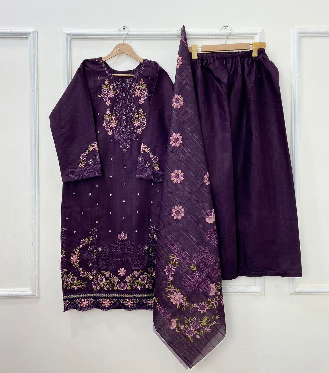 Long-Embroidered 3PC (Premium Cotton) D-439