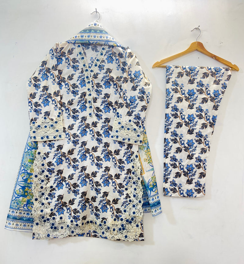 Chicken Kari Embroidered 3PC (Lawn) 15