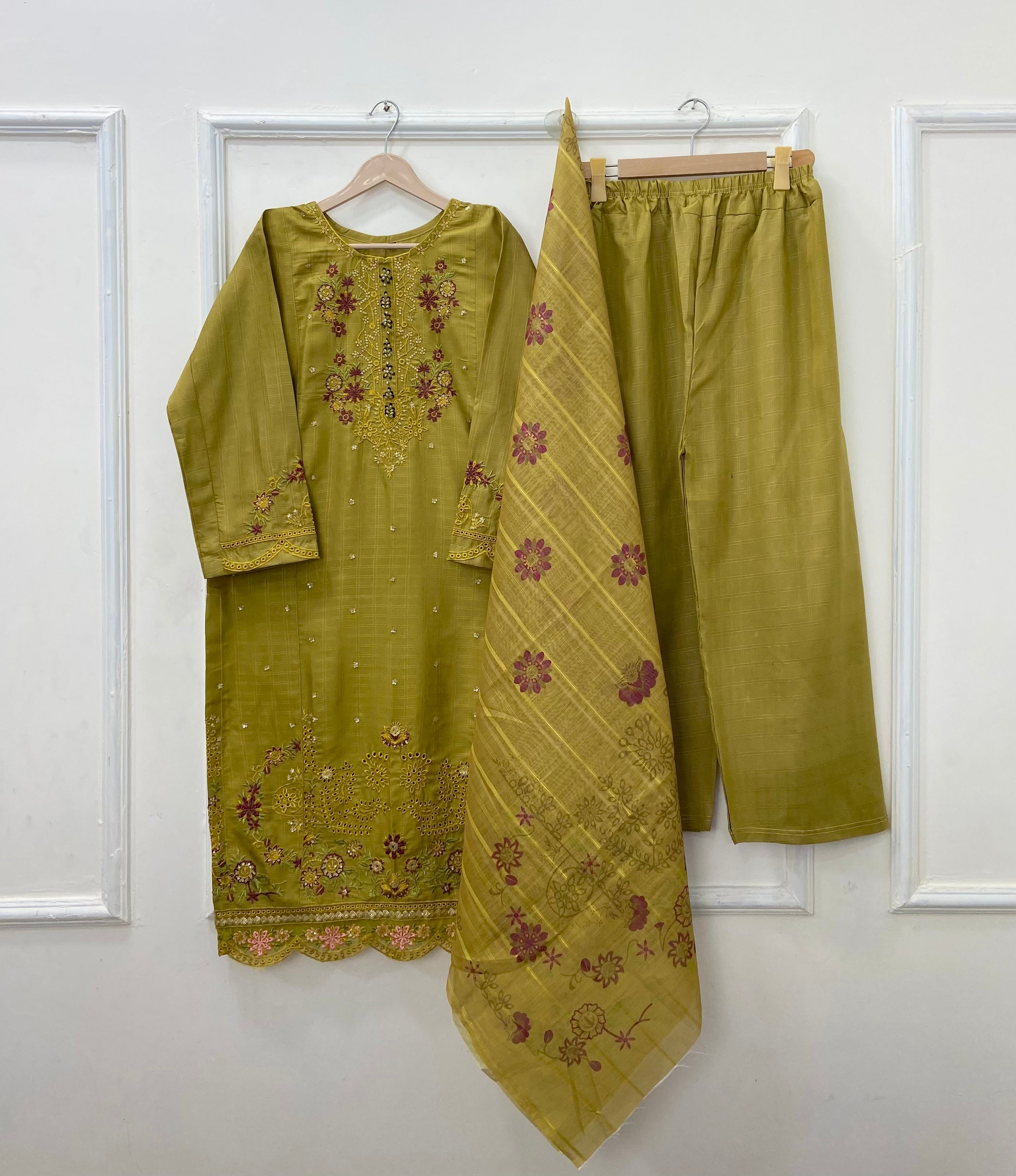 Long-Embroidered 3PC (Premium Cotton) D-439