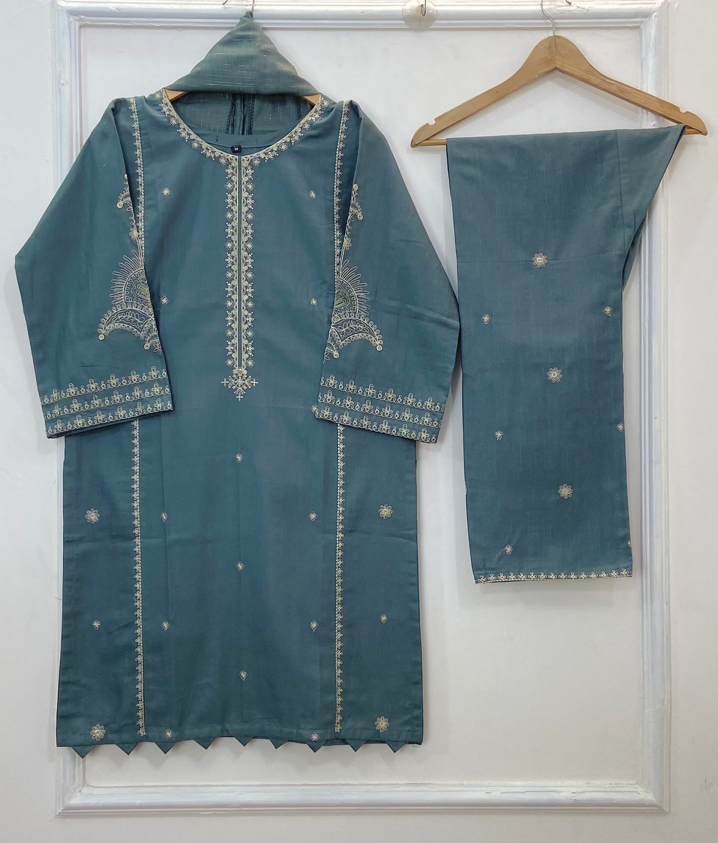 Elegant Embroidered 3PC (Khaddar) D-241