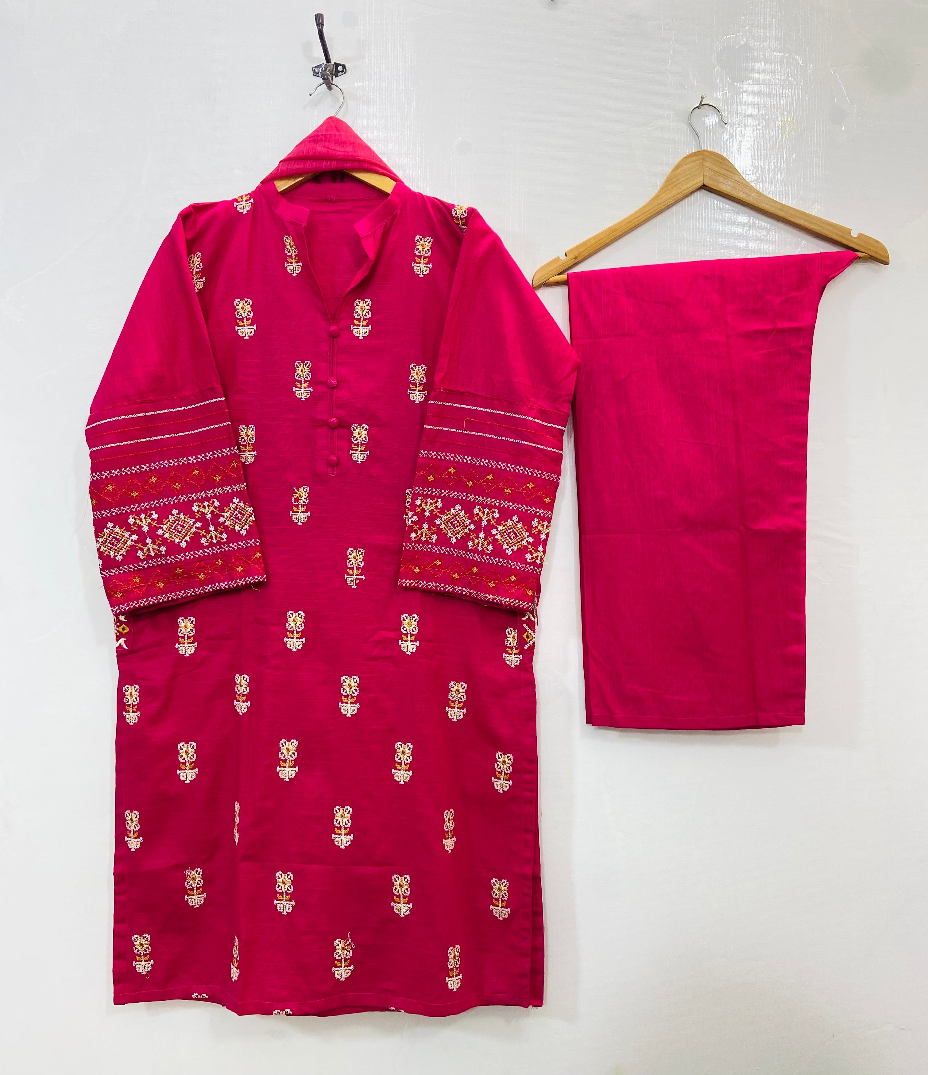 Pocket Embroidered 3PC (Best Selling) (Khaddar) D-125