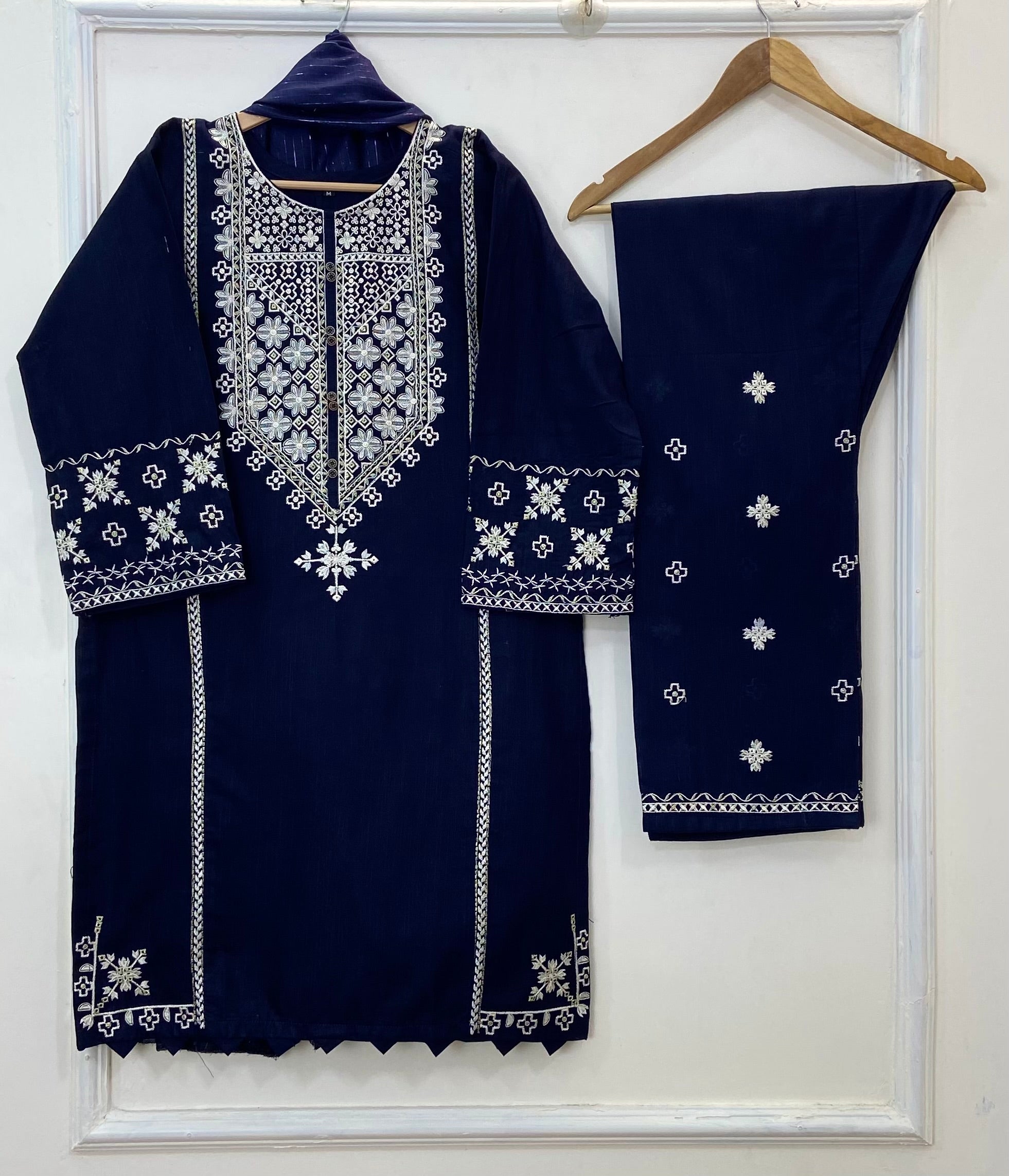 WarmAura Embroidered Winter Edit: 3PC (Khaddar) D-249