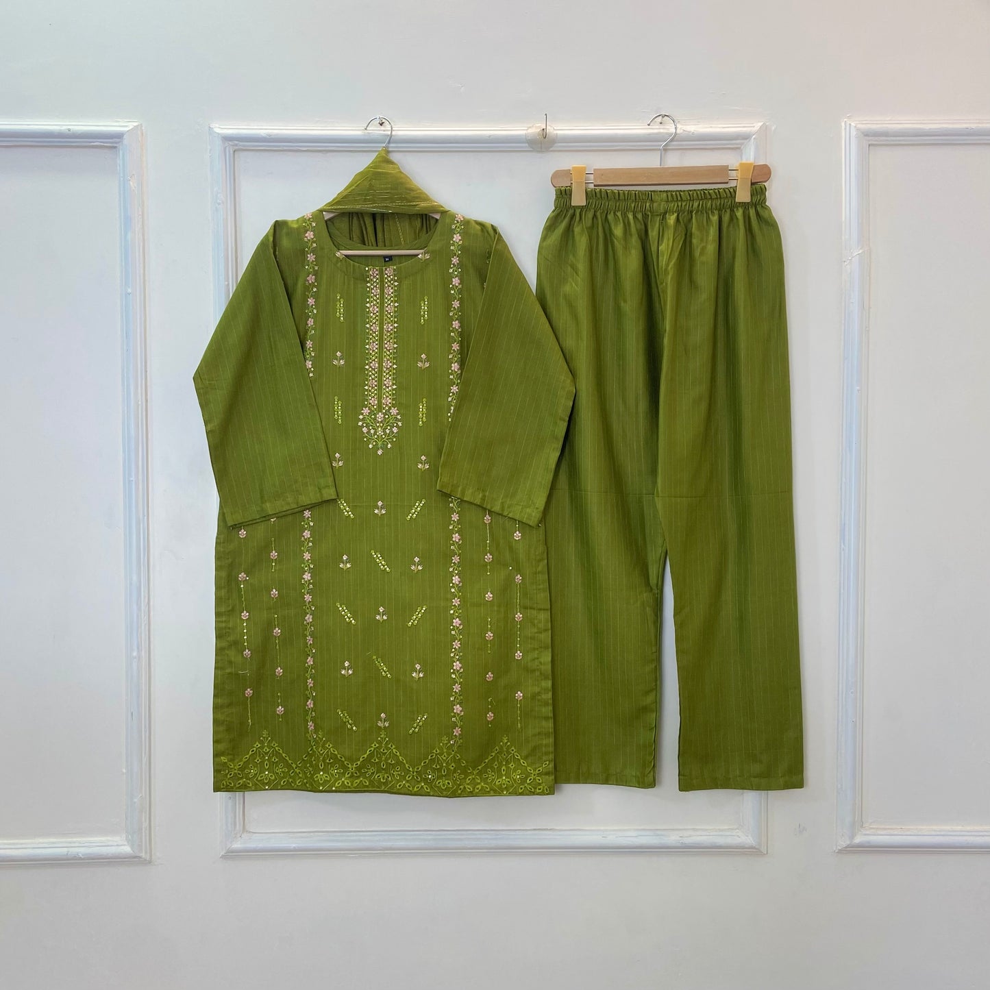 Classic Embroidered 3PC (Khaddar) D-307
