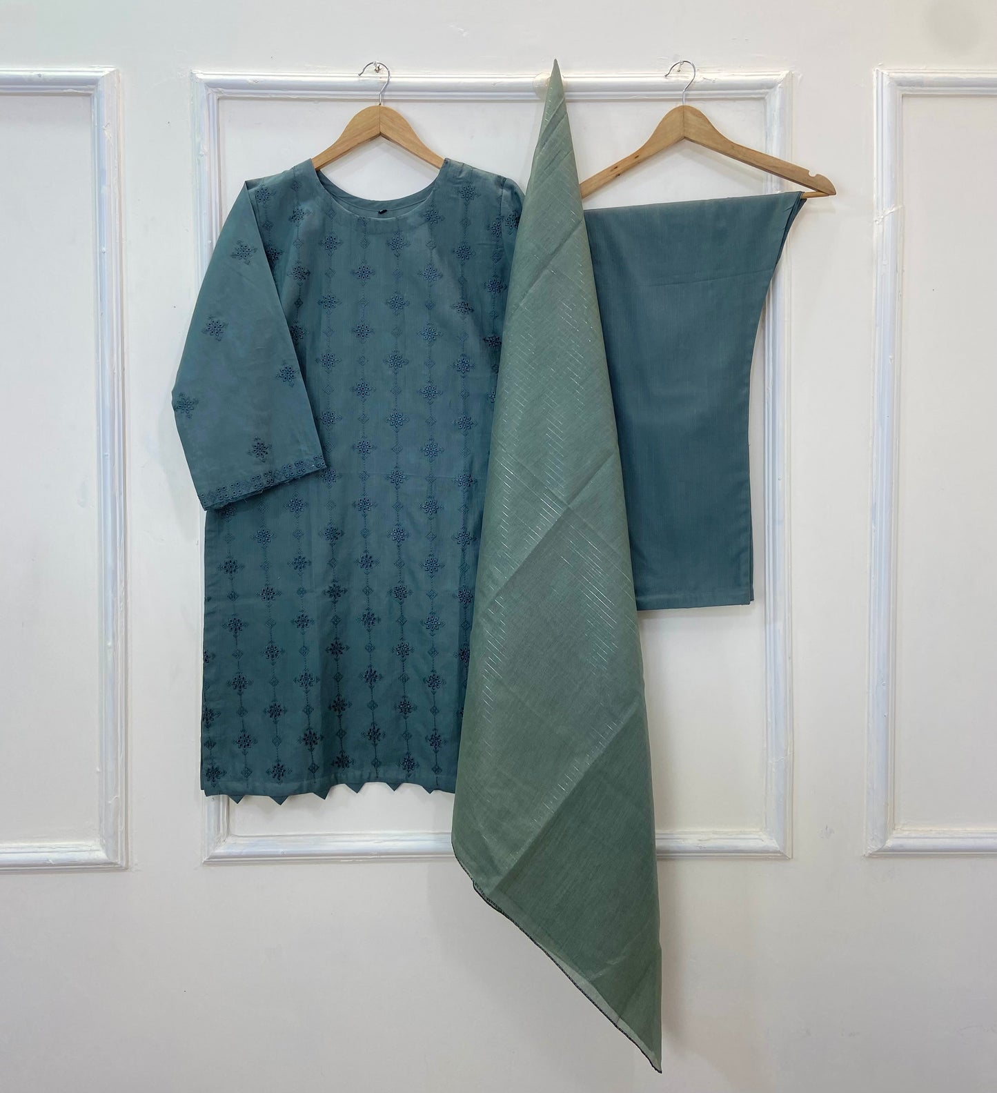 Regular Embroidered 3PC (Khaddar) D-217