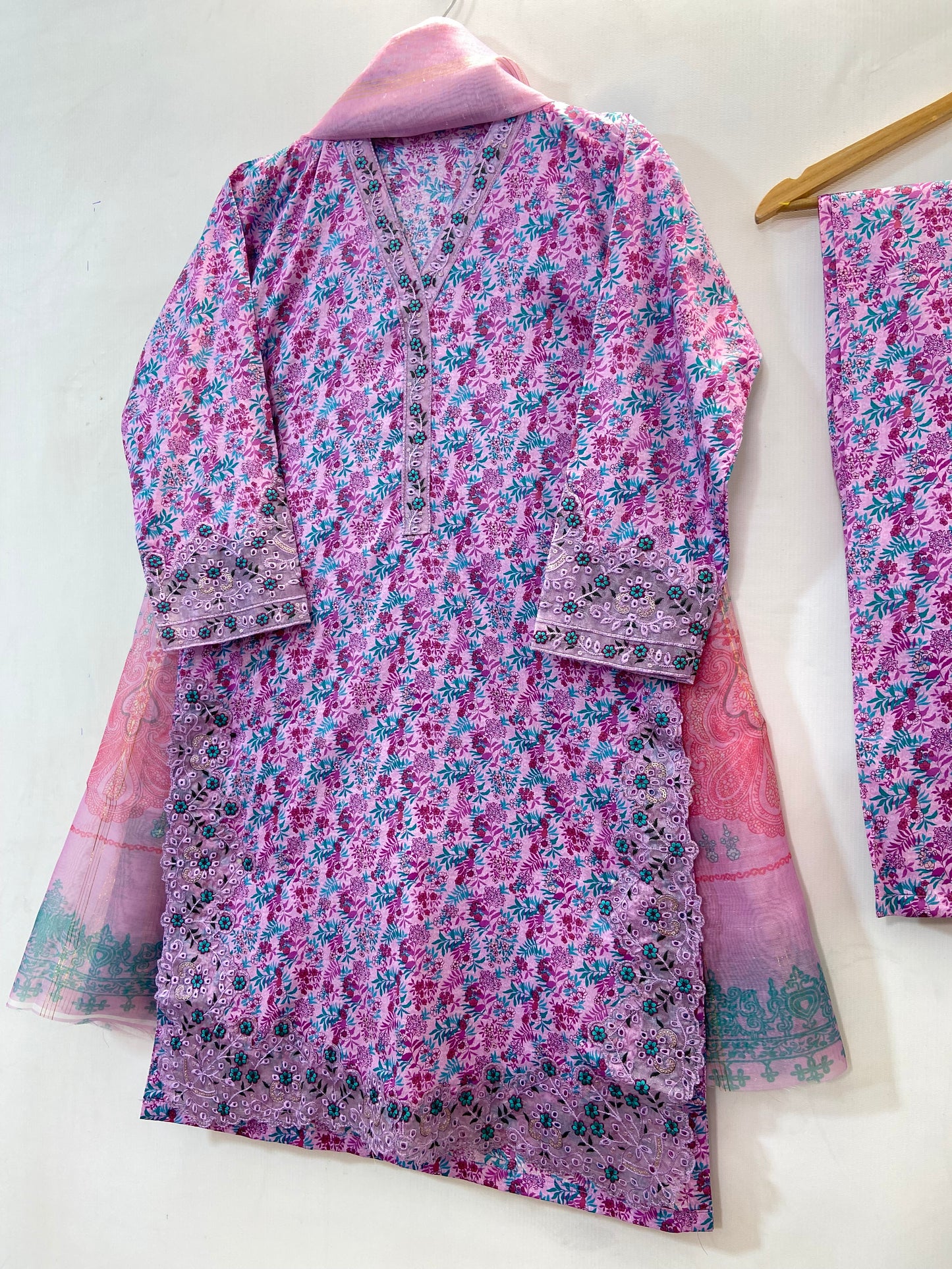 Chicken Kari Embroidered 3PC (Lawn) 15