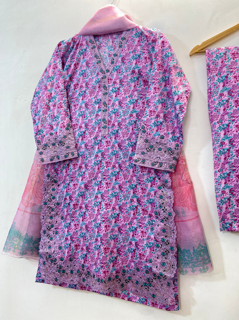 Chicken Kari Embroidered 3PC (Lawn) 15