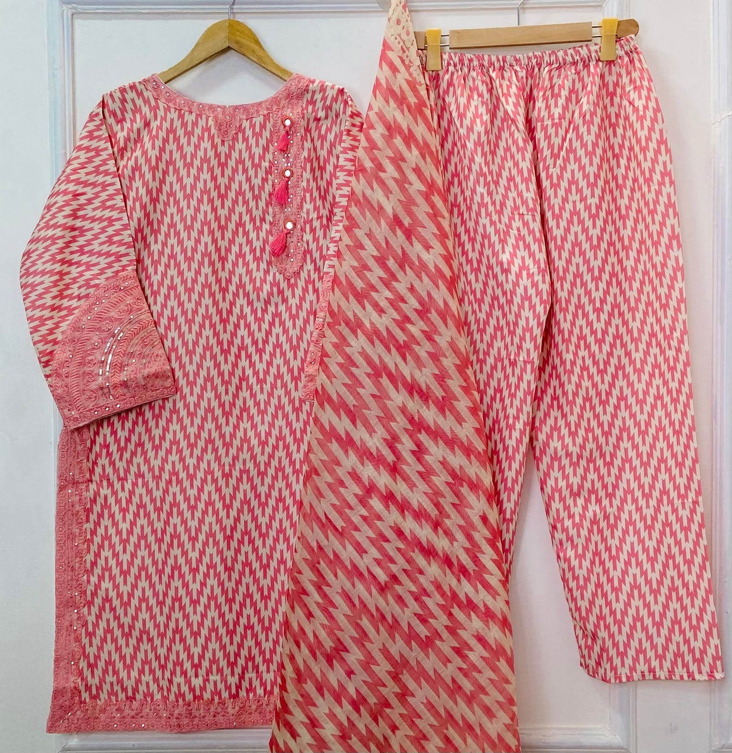 Sequins Embroidered Series: 3PC (Bana Dora Silk) D-367