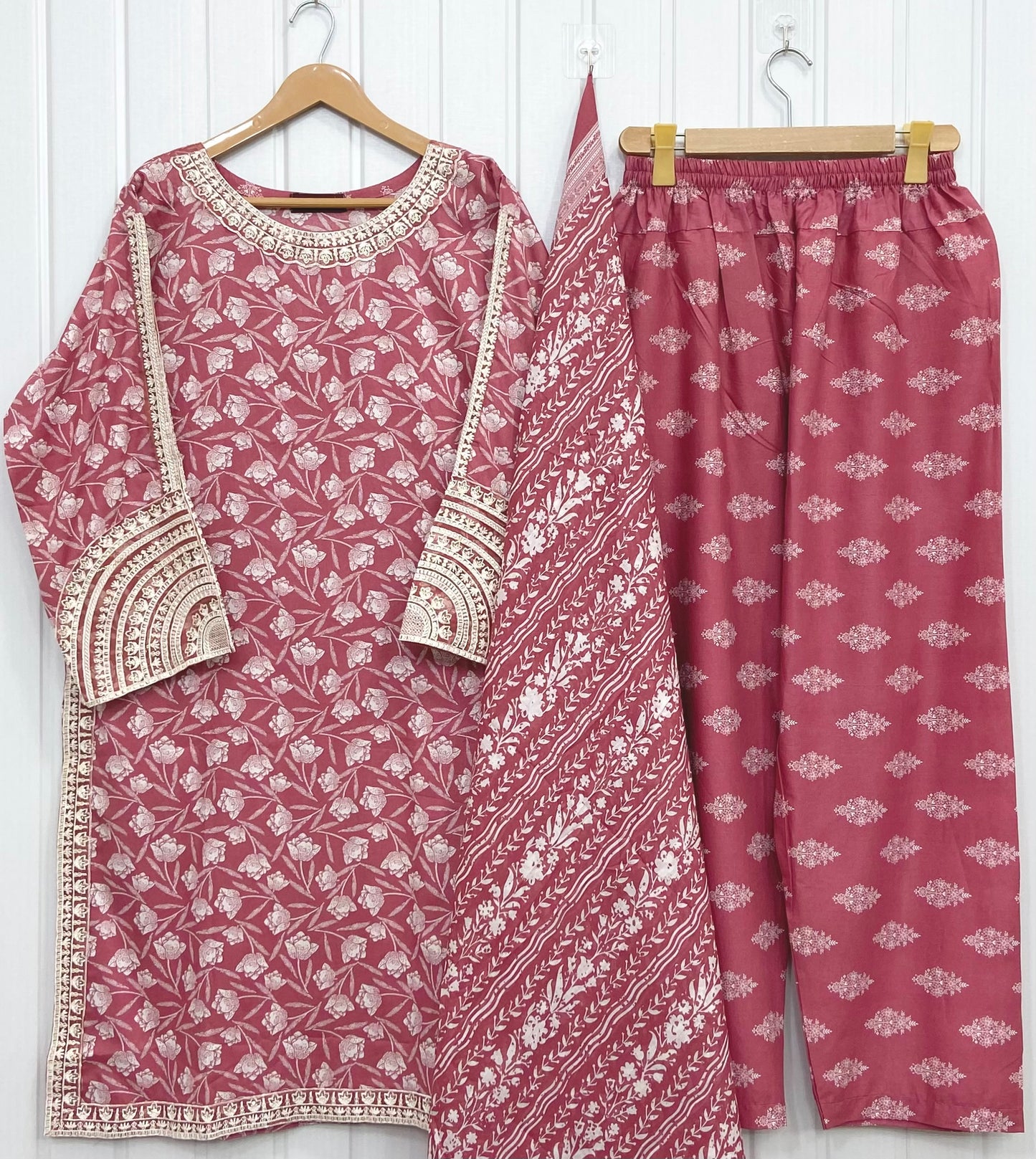 Sequins Touch | Premium Lawn D-774