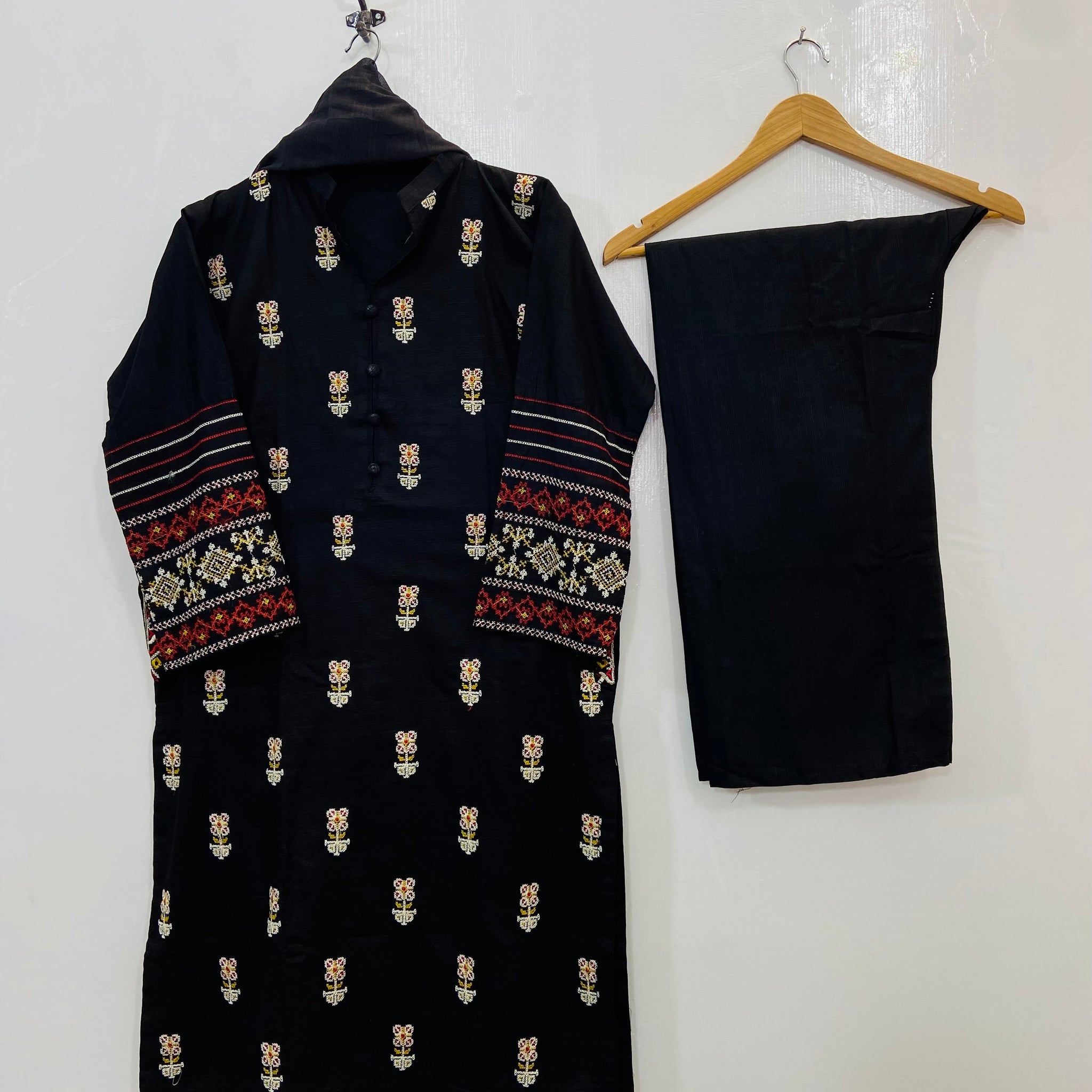 Pocket Embroidered 3PC (Best Selling) (Khaddar) D-125