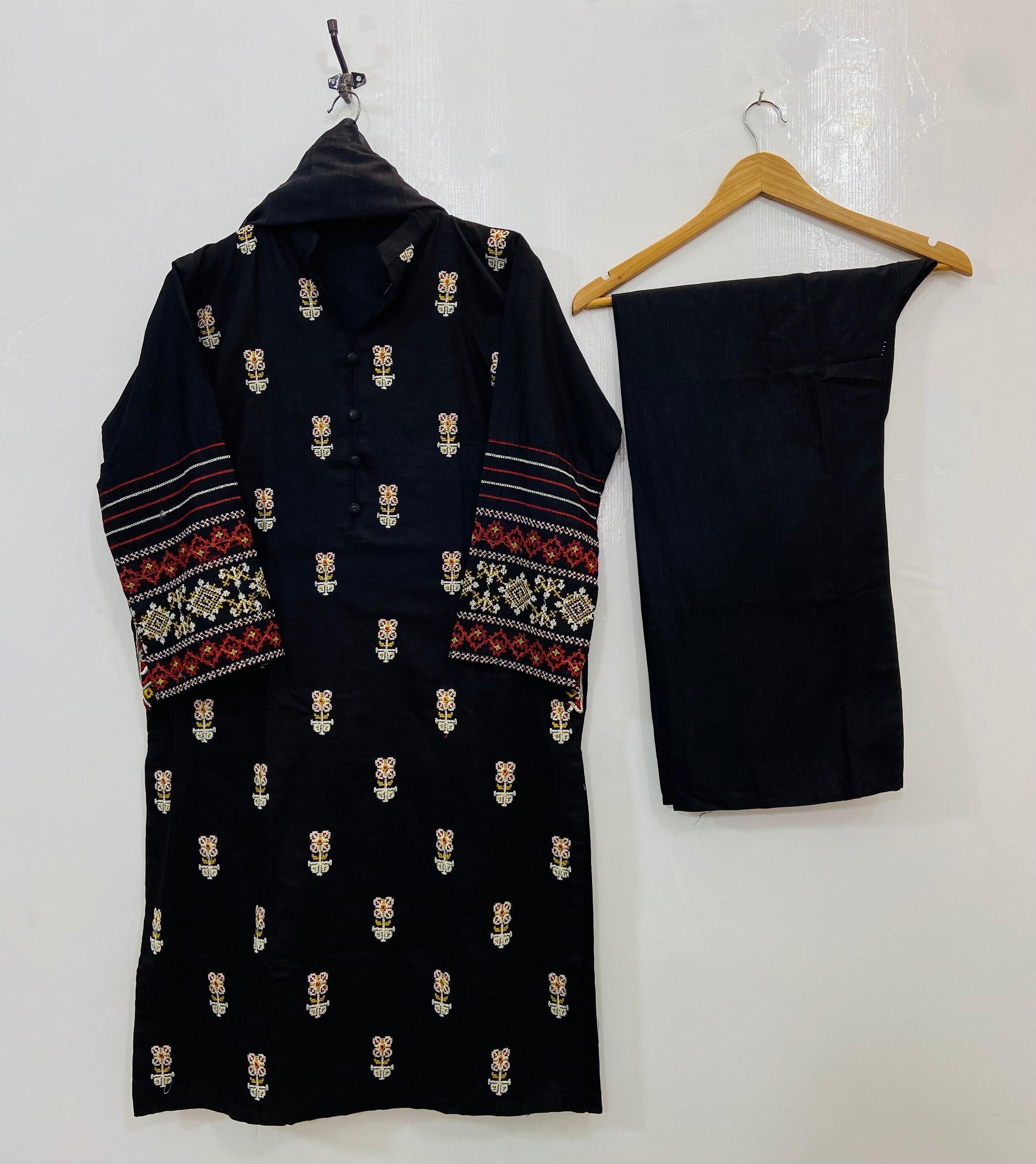 Pocket Embroidered 3PC (Best Selling) (Khaddar) D-125
