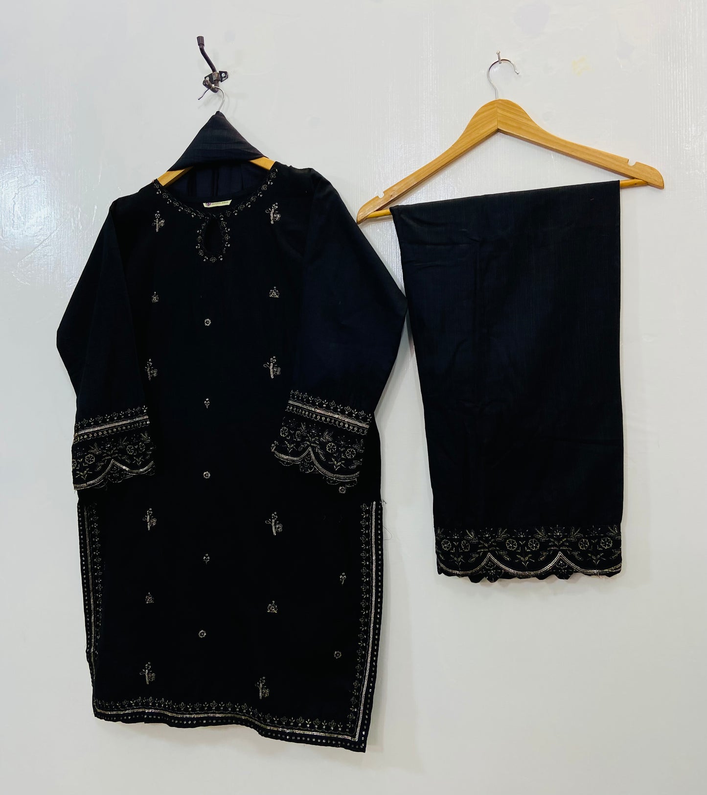 Embellished Beauty 3PC (Khaddar) D-127