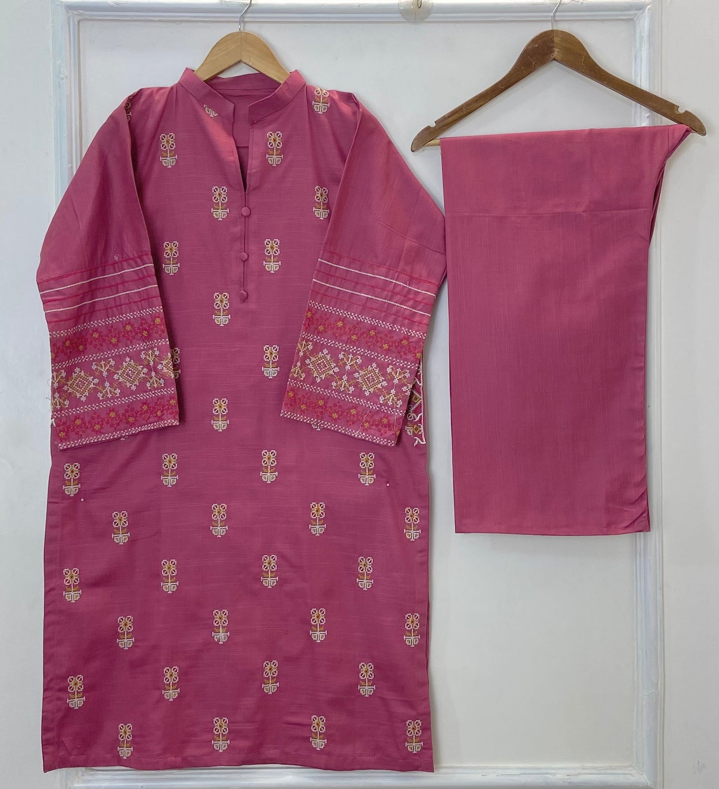 Embroidered Pocket Perfect 2PC (Khaddar) (Best Seller) 
D-318