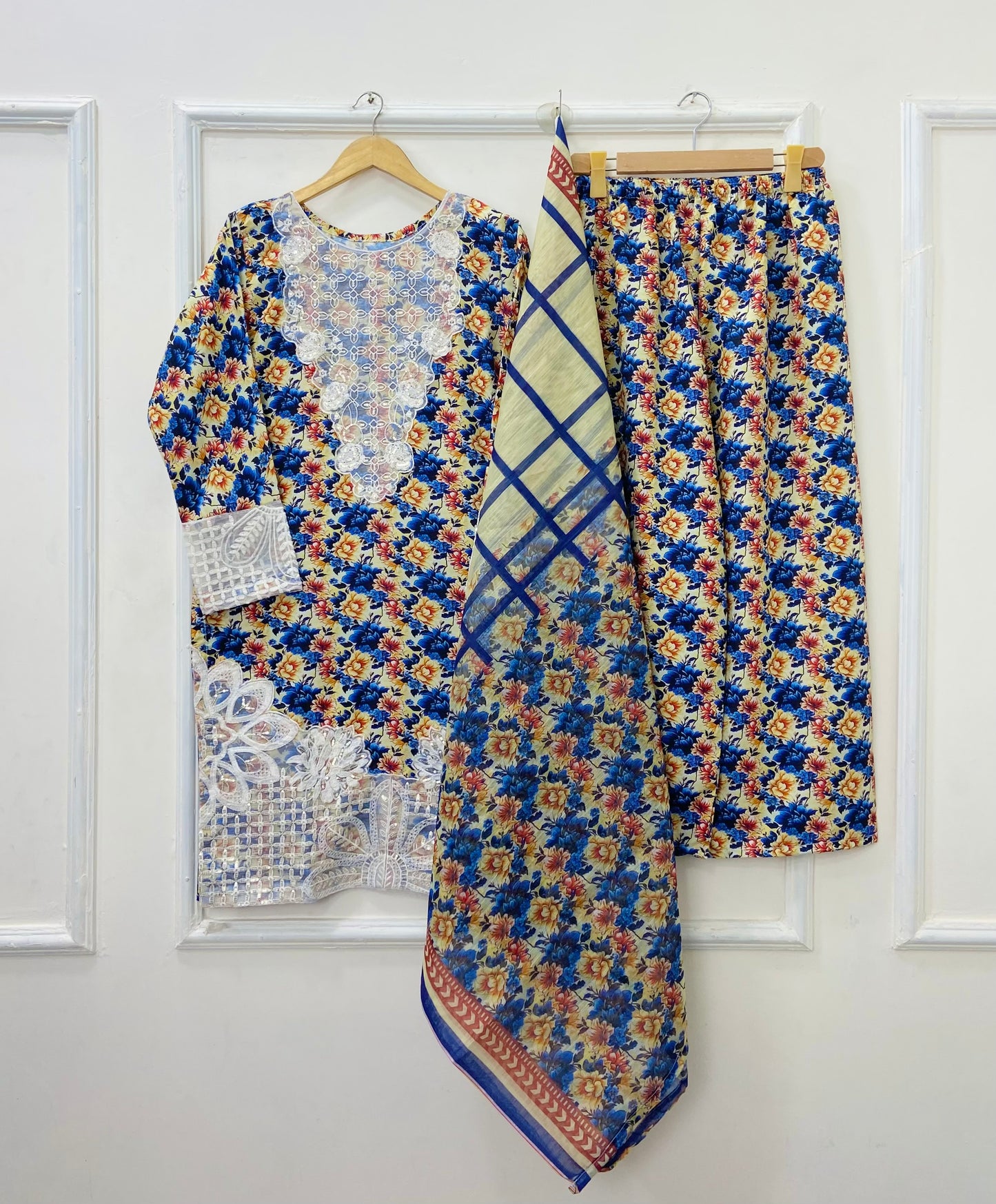 Titli Embroidered 3PC (Bana Dora Silk) D-414