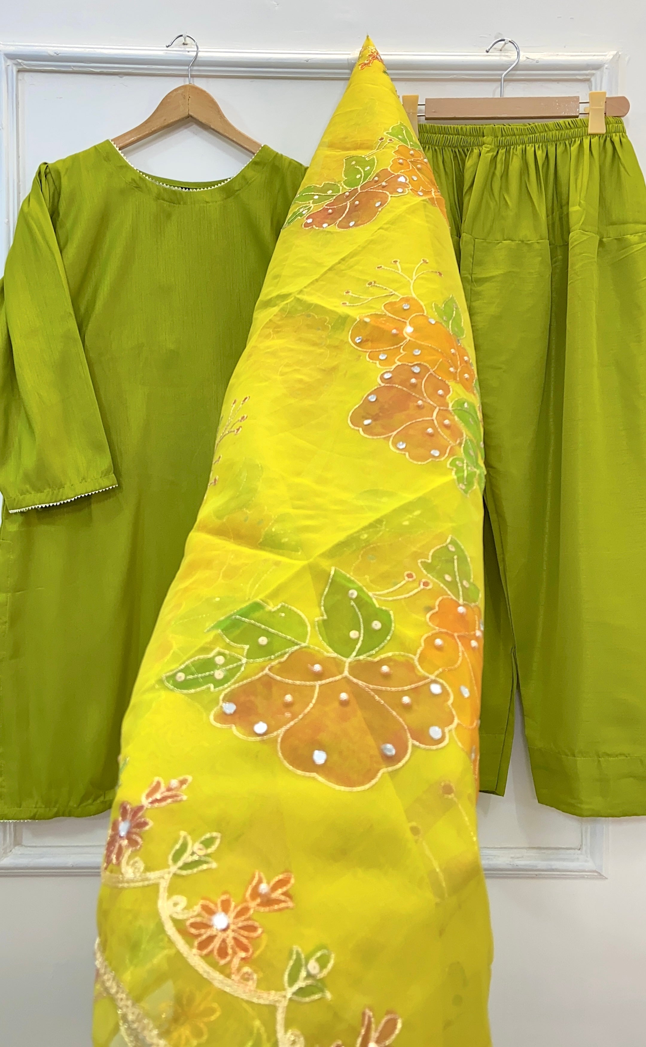 Hand-Painted Diva Beauty 3PC (Raw Silk) D-157