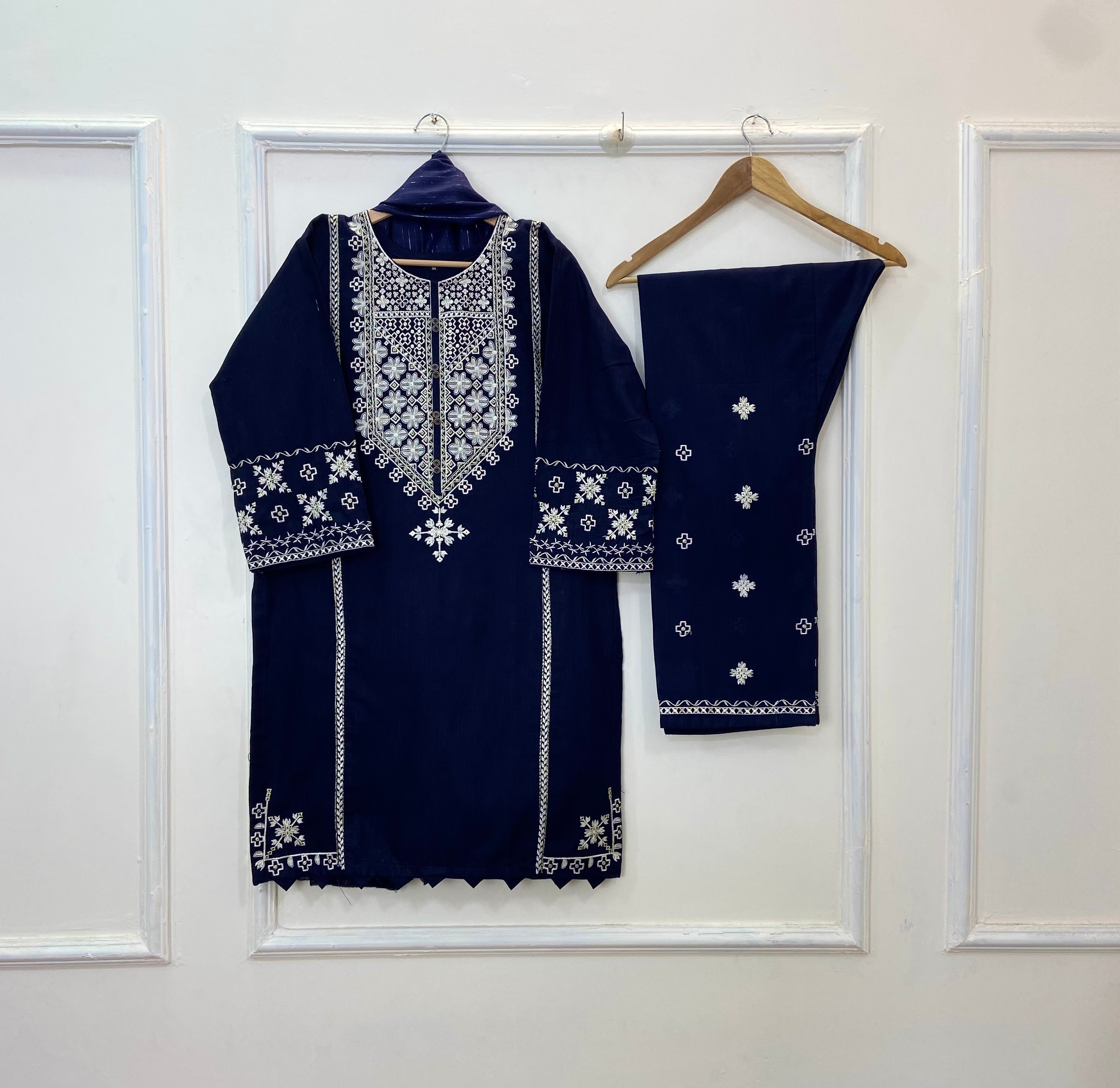 WarmAura Embroidered Winter Edit: 3PC (Khaddar) D-249