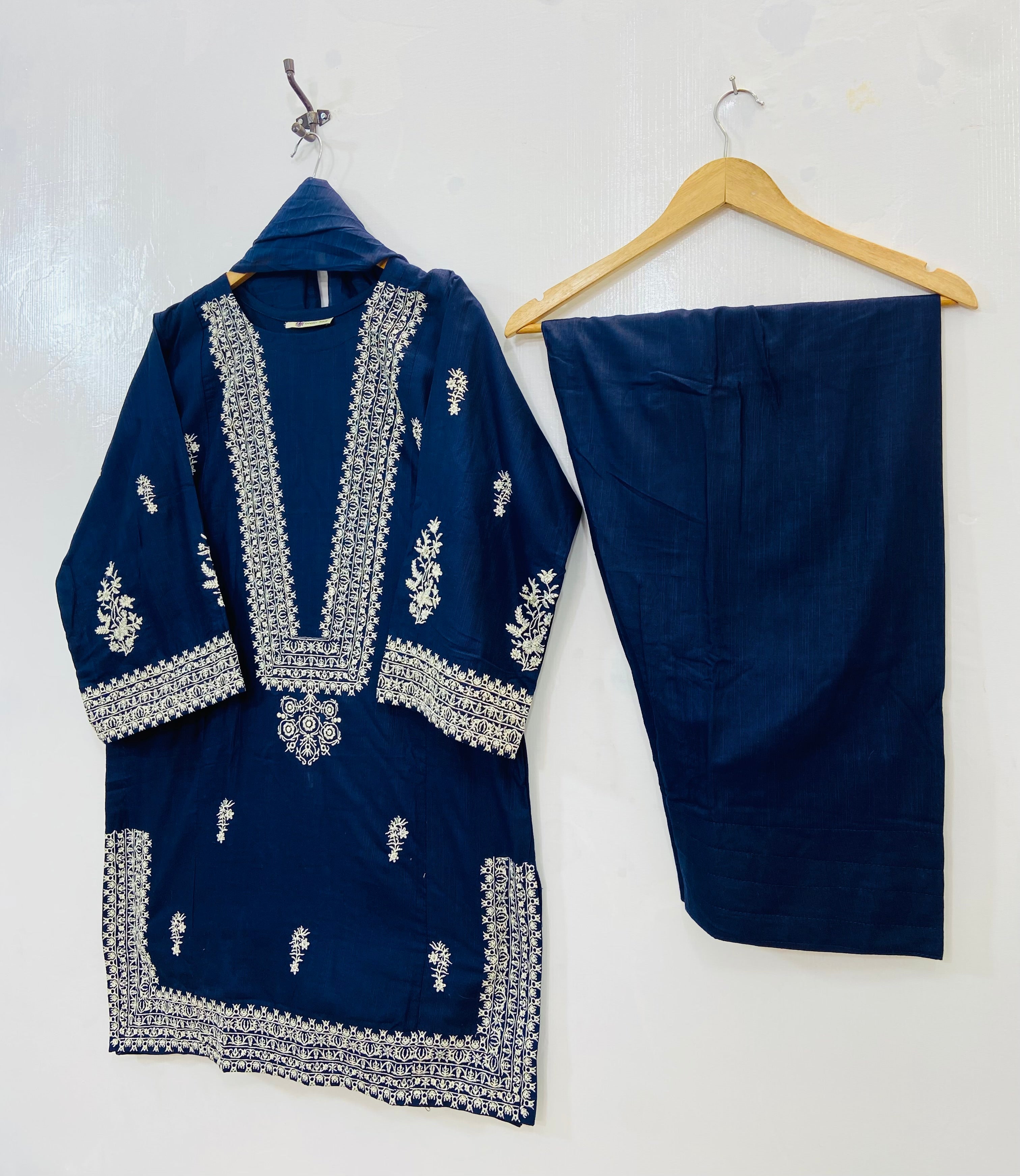 Embroidered Farshi 3PC (Khaddar) (Best Selling) D-136