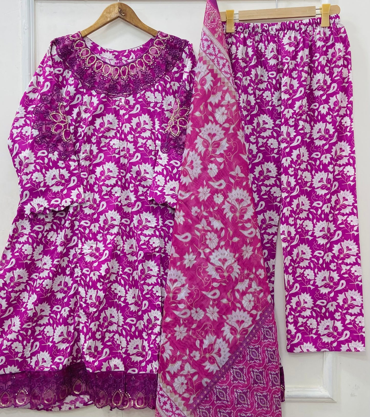 Lawn Series: Frock 3PC (Lawn) D-526