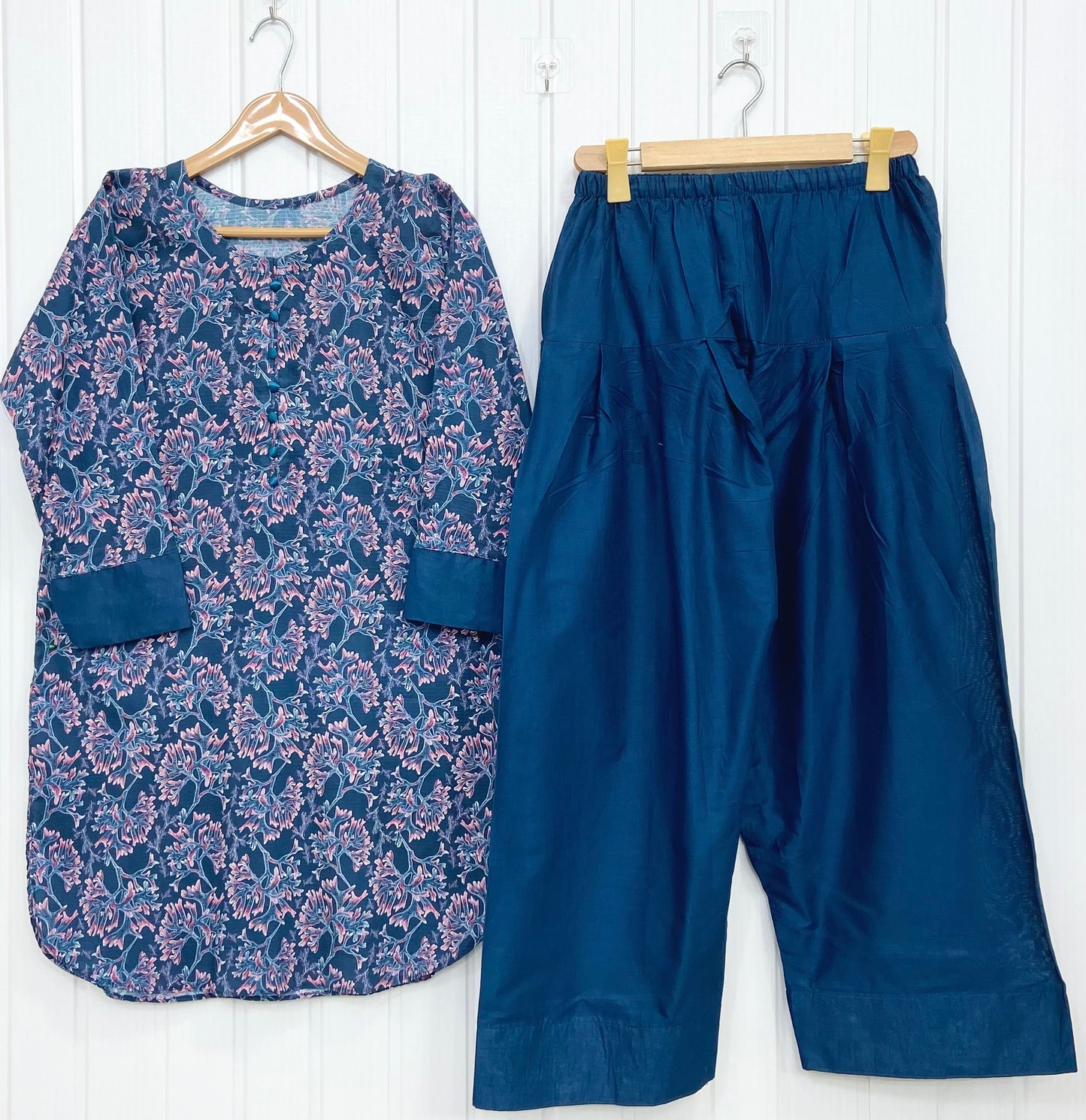 Article no: D-817 Bana Dora Lawn