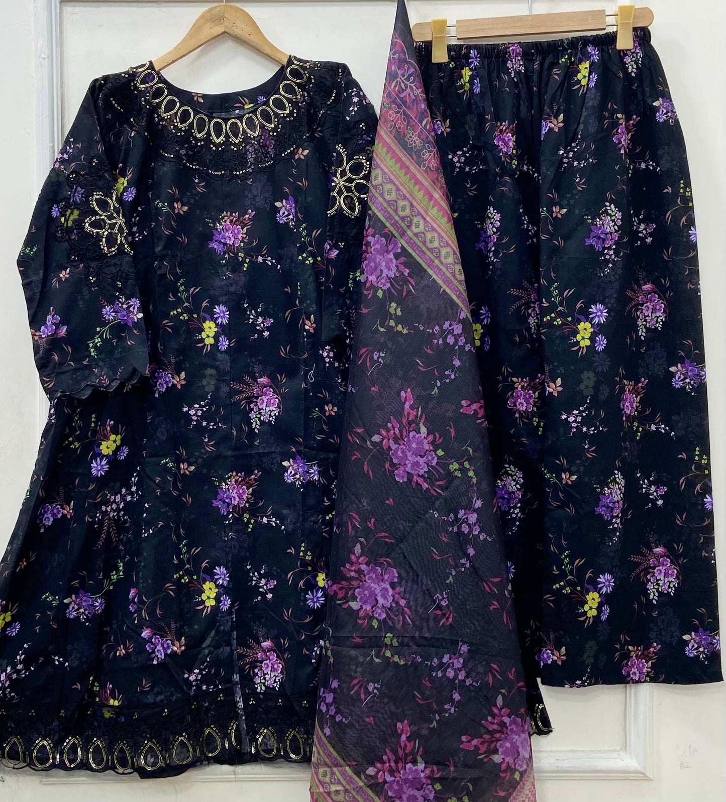 Lawn Series: Frock 3PC (Lawn) D-526
