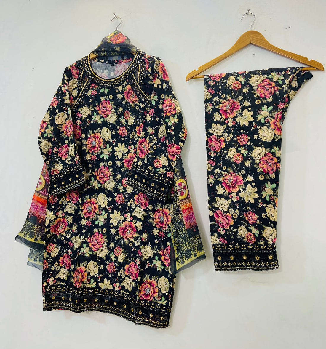 Embroidered Luxury Touch 3PC (Lawn Best Selling) D-56