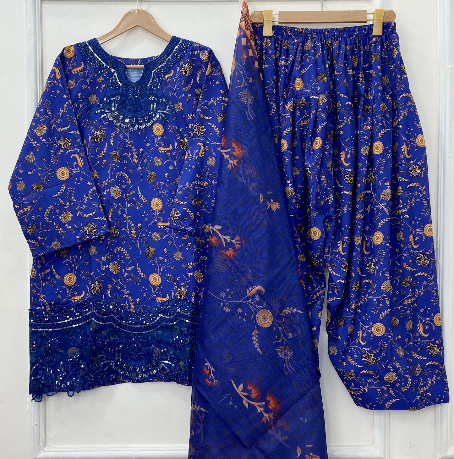 Sequins Embroidered Series: 3PC (Bana Dora Silk) D-467