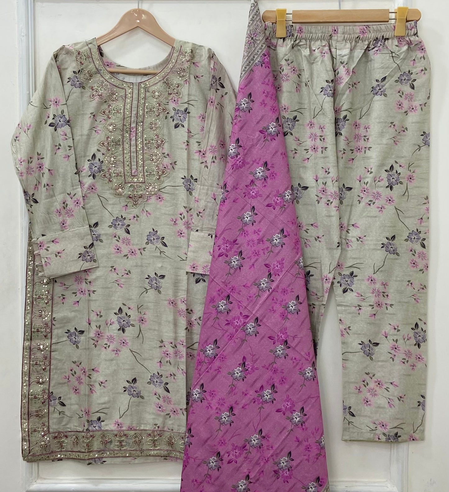 Lawn Series: 3PC (With Lawn Dupatta) D-524