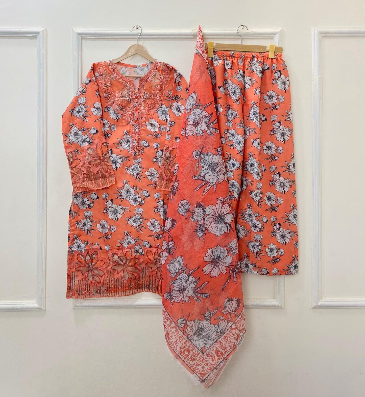 Floral Aura Embroidered 3PC (Bana Dora Silk) D-389