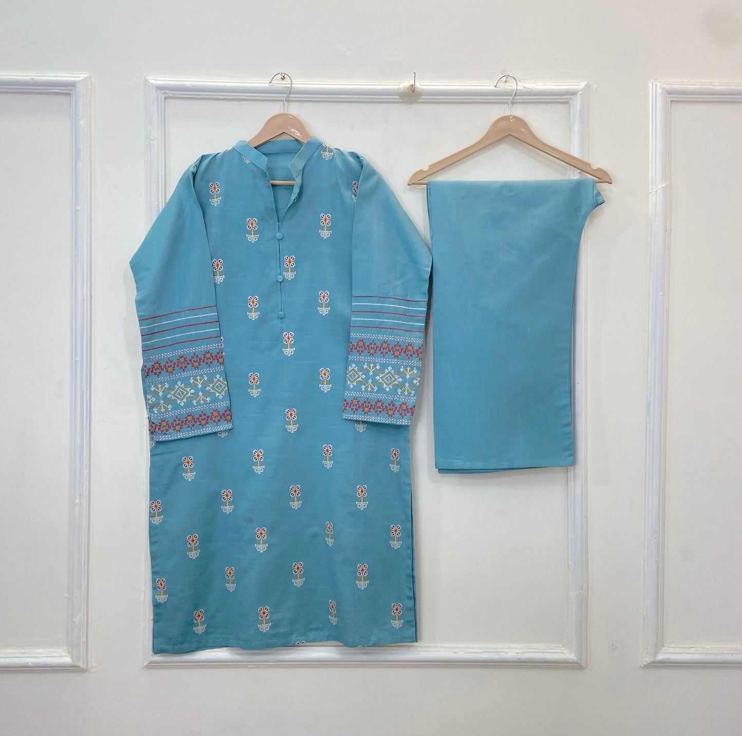 Embroidered Pocket Perfect 2PC (Khaddar) (Best Seller) 
D-318