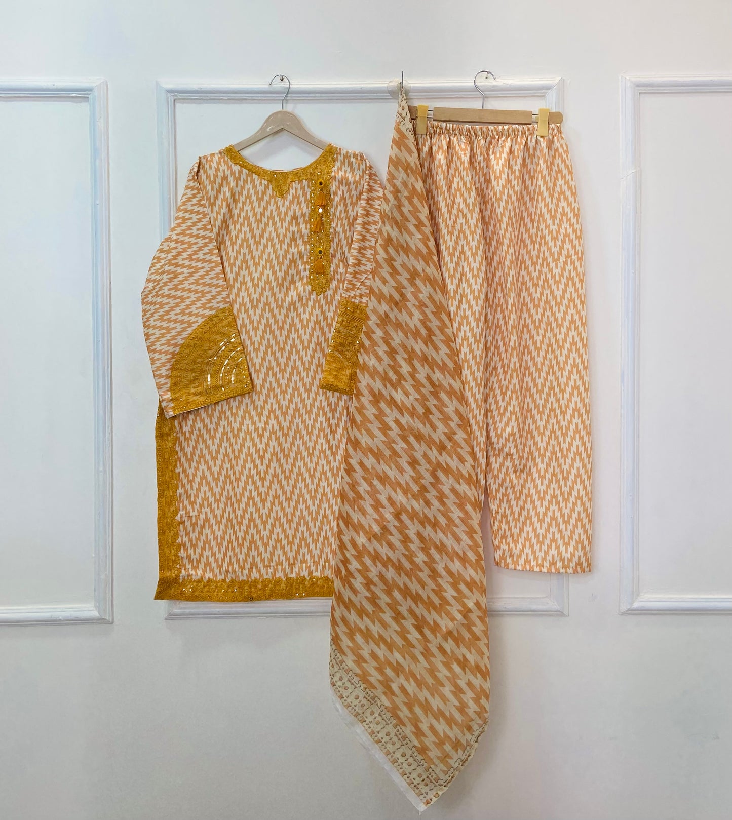 Sequins Embroidered Series: 3PC (Bana Dora Silk) D-367