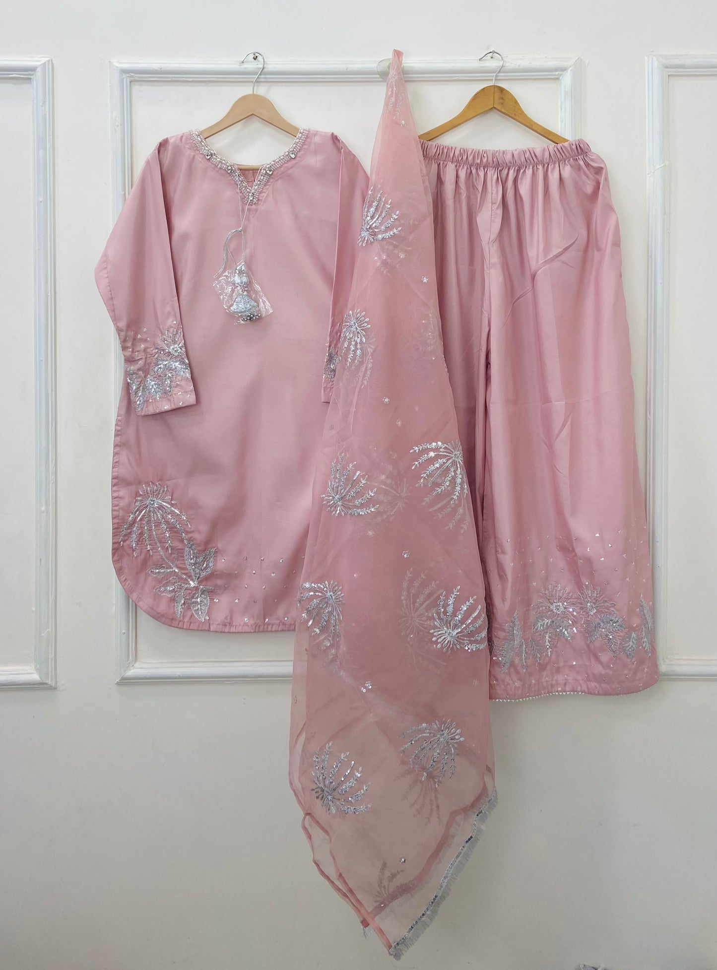 Laila Embroidered 3PC (Sheesha Silk) D-460