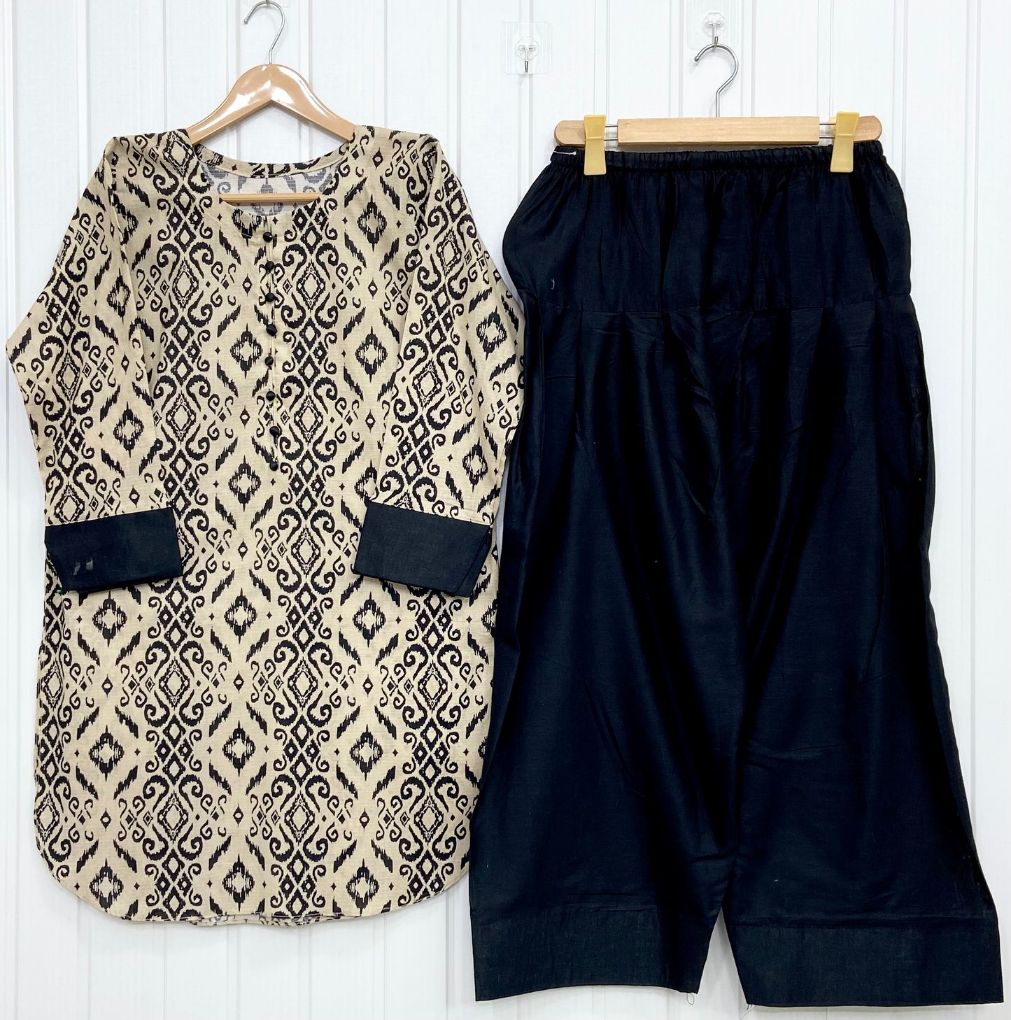 Article no: D-817 Bana Dora Lawn