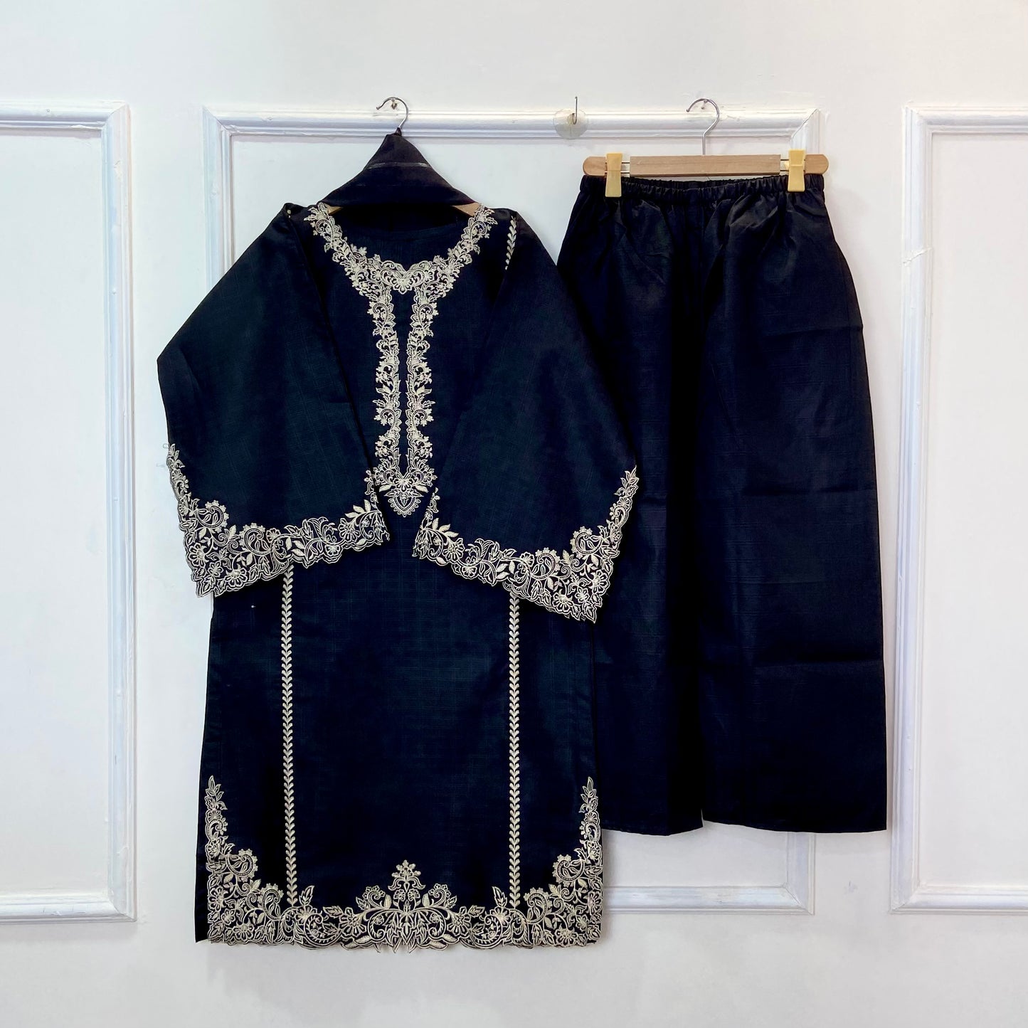 Rich Cutwork Embroidered 3PC (Premium Cotton) D-375