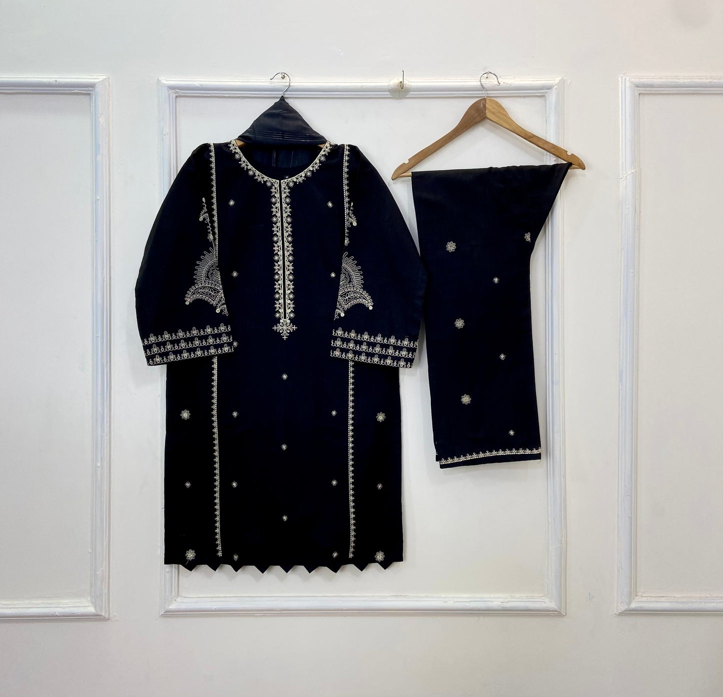 Elegant Embroidered 3PC (Khaddar) D-241