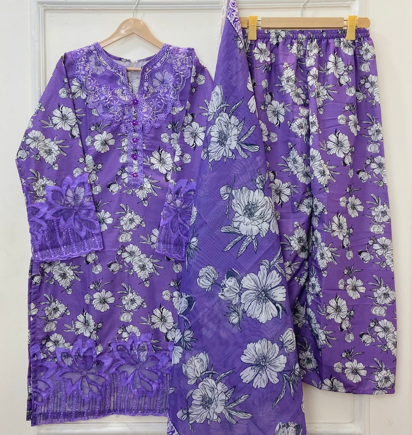 Floral Aura Embroidered 3PC (Bana Dora Silk) D-389