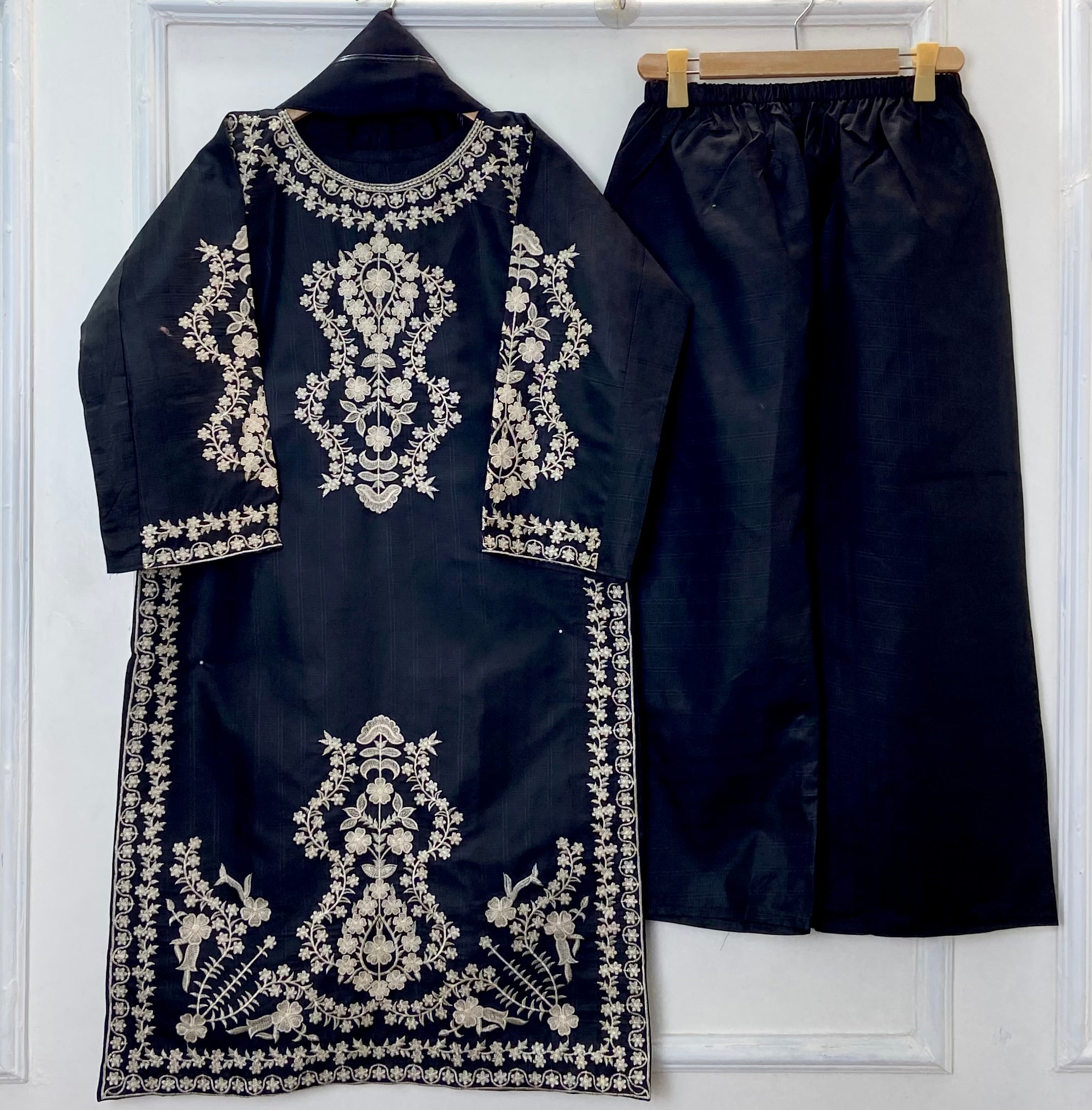 Heavenly Embroidered 3PC (Premium Cotton) D-352