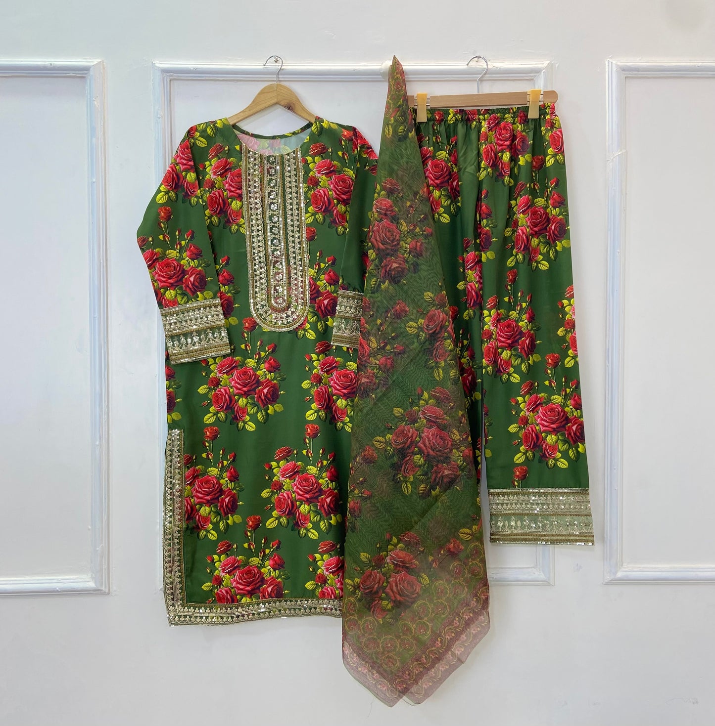 Gulnar Silk Sequins 3PC (Silk) D-251